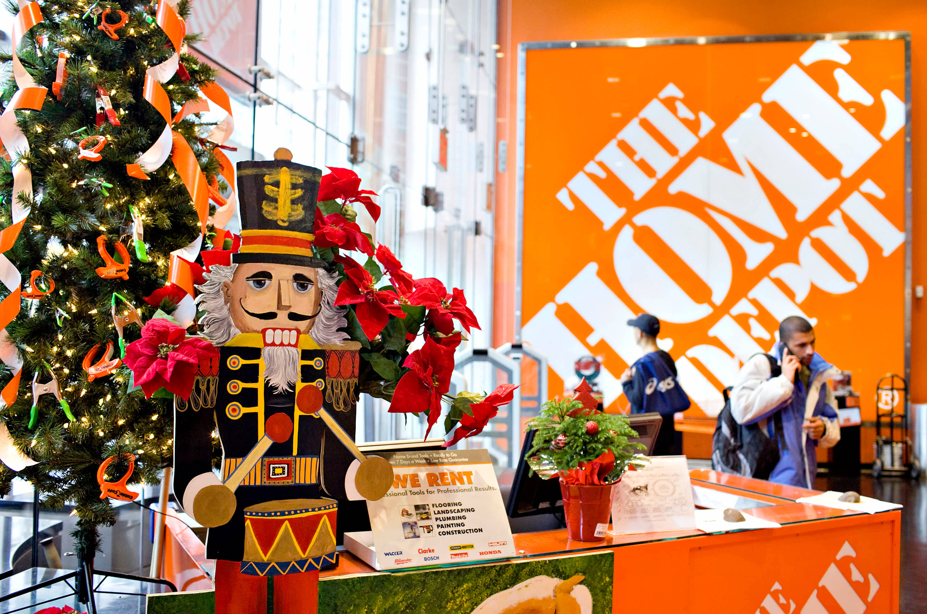 Home Depot, nutcracker soldier, Christmas tree, 2K Desktop Wallpaper