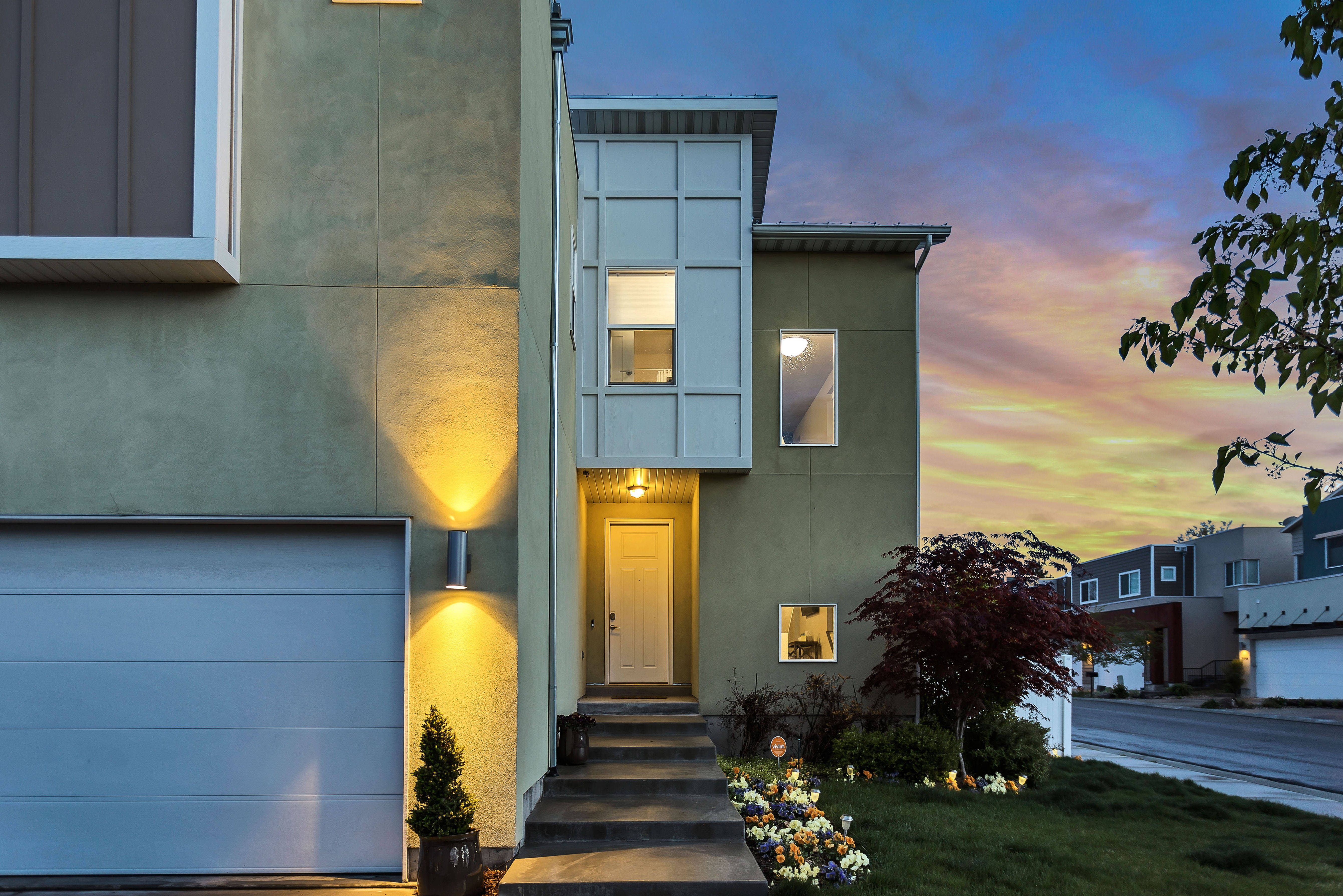 Modern Home Lights, warm lights, twilight sky, 5K Desktop Wallpaper