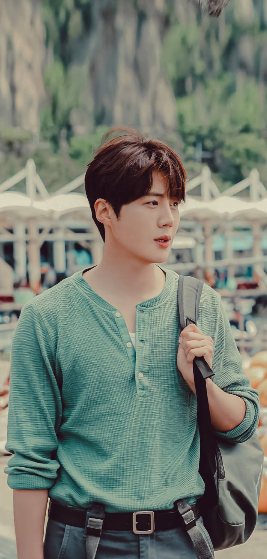 Hometown Cha Cha Cha, green textured shirt, backpack, Full HD Phone Wallpaper