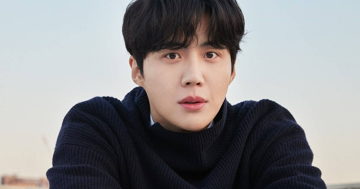 Hometown Cha Cha Cha, navy knit sweater, dark hair, SD Desktop Wallpaper