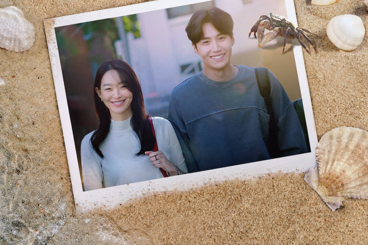 Hometown Cha Cha Cha, couple, sandy beach, HD Desktop Wallpaper