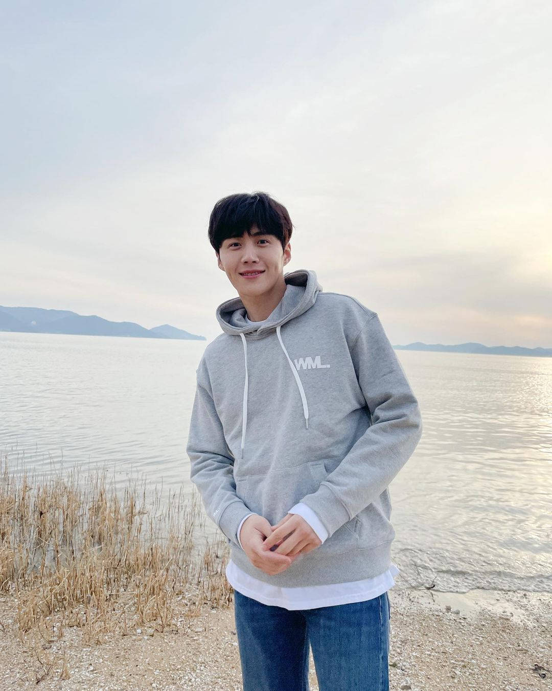 Hometown Cha Cha Cha, gray hoodie, calm lake, HD Phone Wallpaper