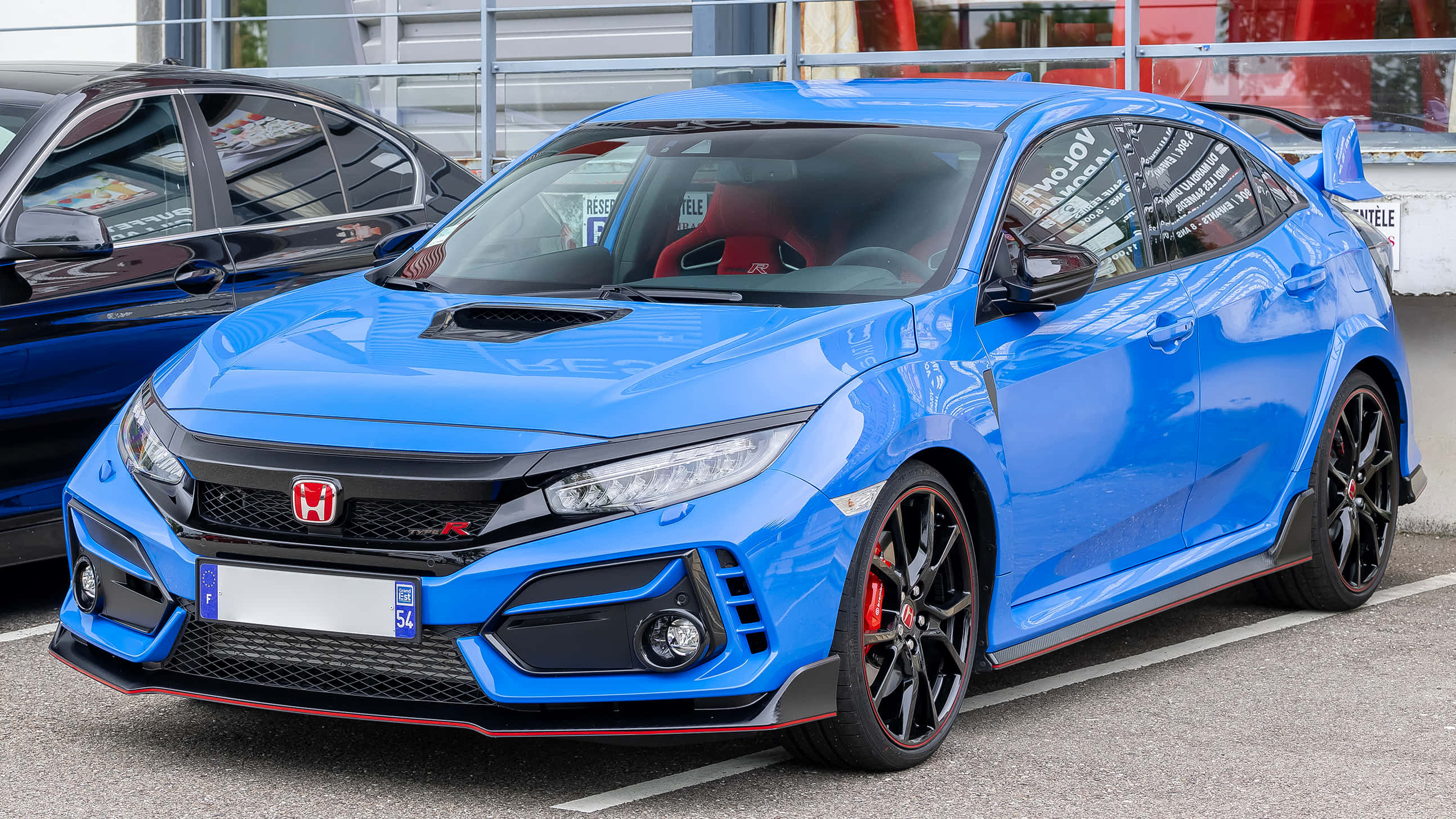 Honda Civic Type R, vibrant blue, black accents, 2K Desktop Wallpaper