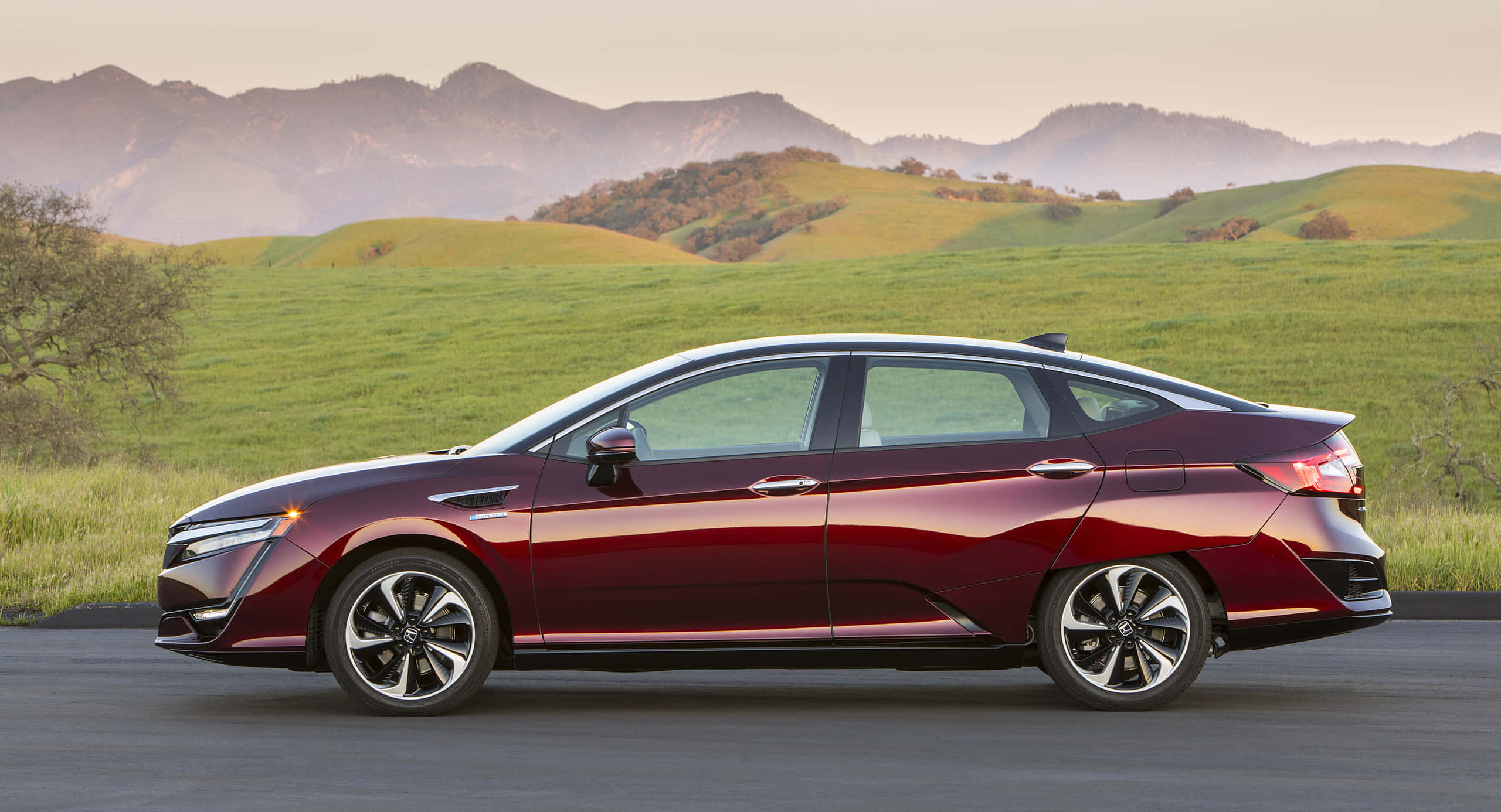 Honda Clarity, maroon, rolling green hills, 2K Desktop Wallpaper