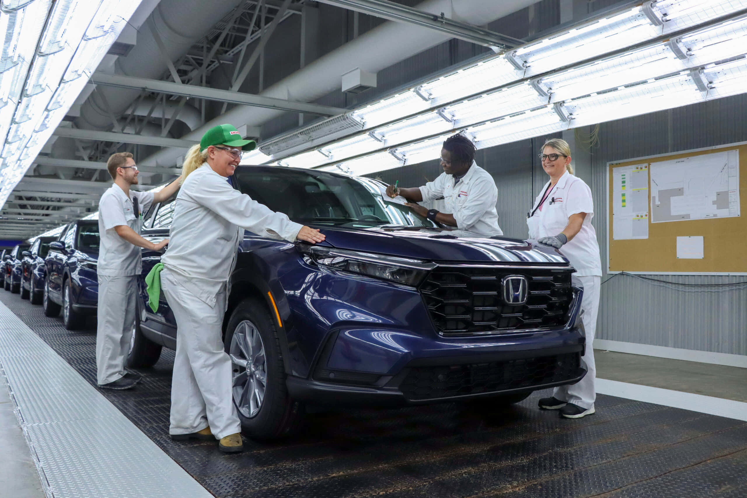 Honda CR-V, glossy blue, assembly line, 2K Desktop Wallpaper