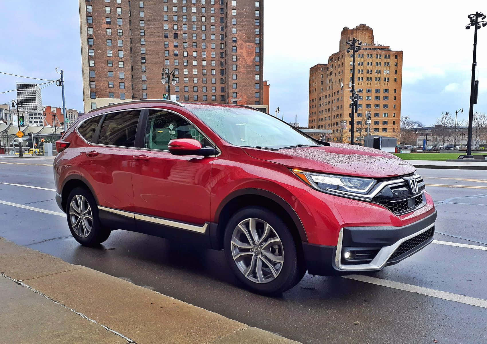 Honda CR-V, glossy red, wet city street, HD Desktop Wallpaper