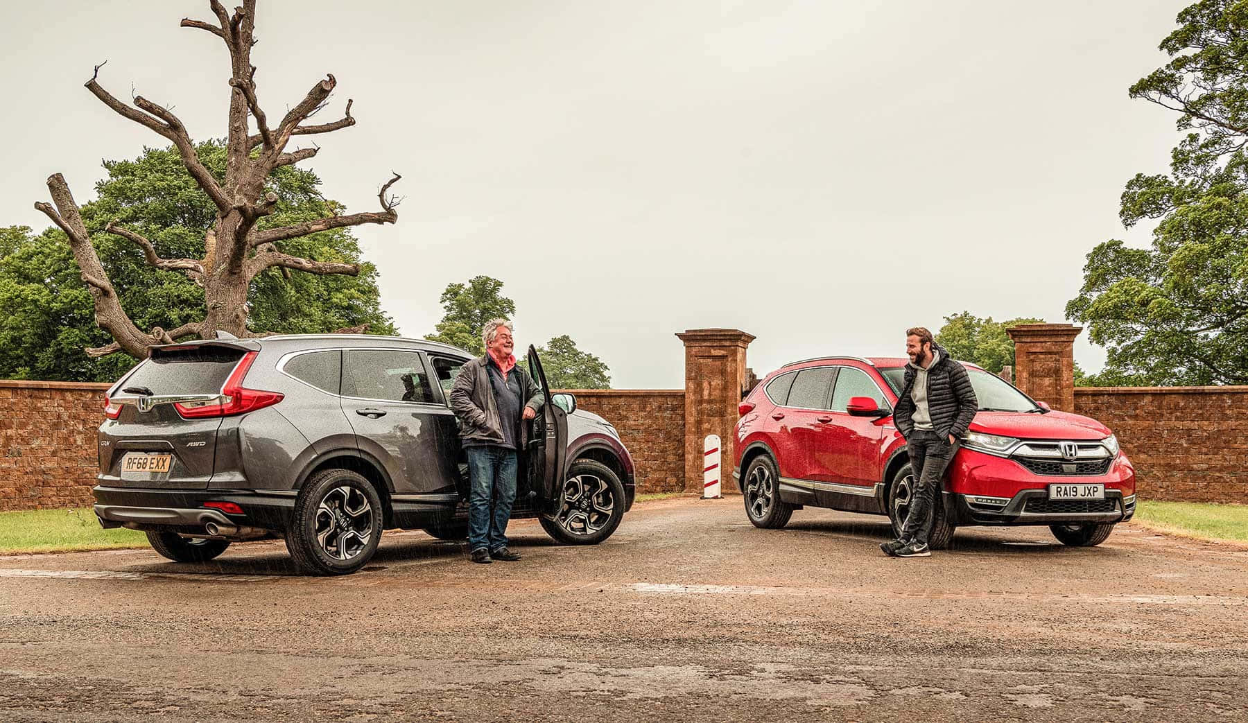 Honda CR-V, gray and red, gravel driveway, HD Desktop Wallpaper