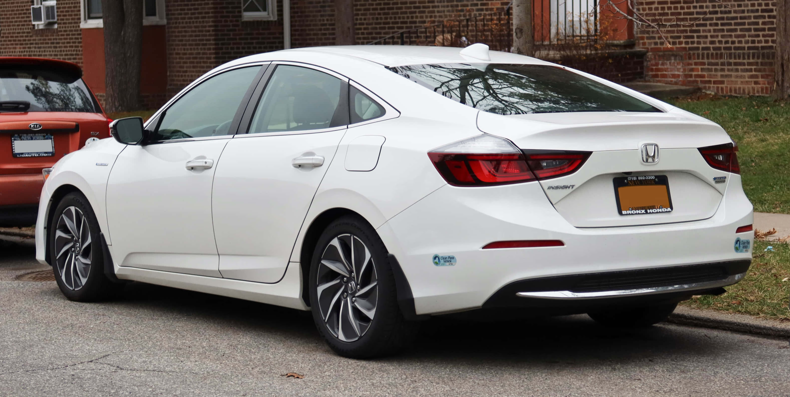 Honda Insight, hybrid sedan, clean white, 2K Desktop Wallpaper