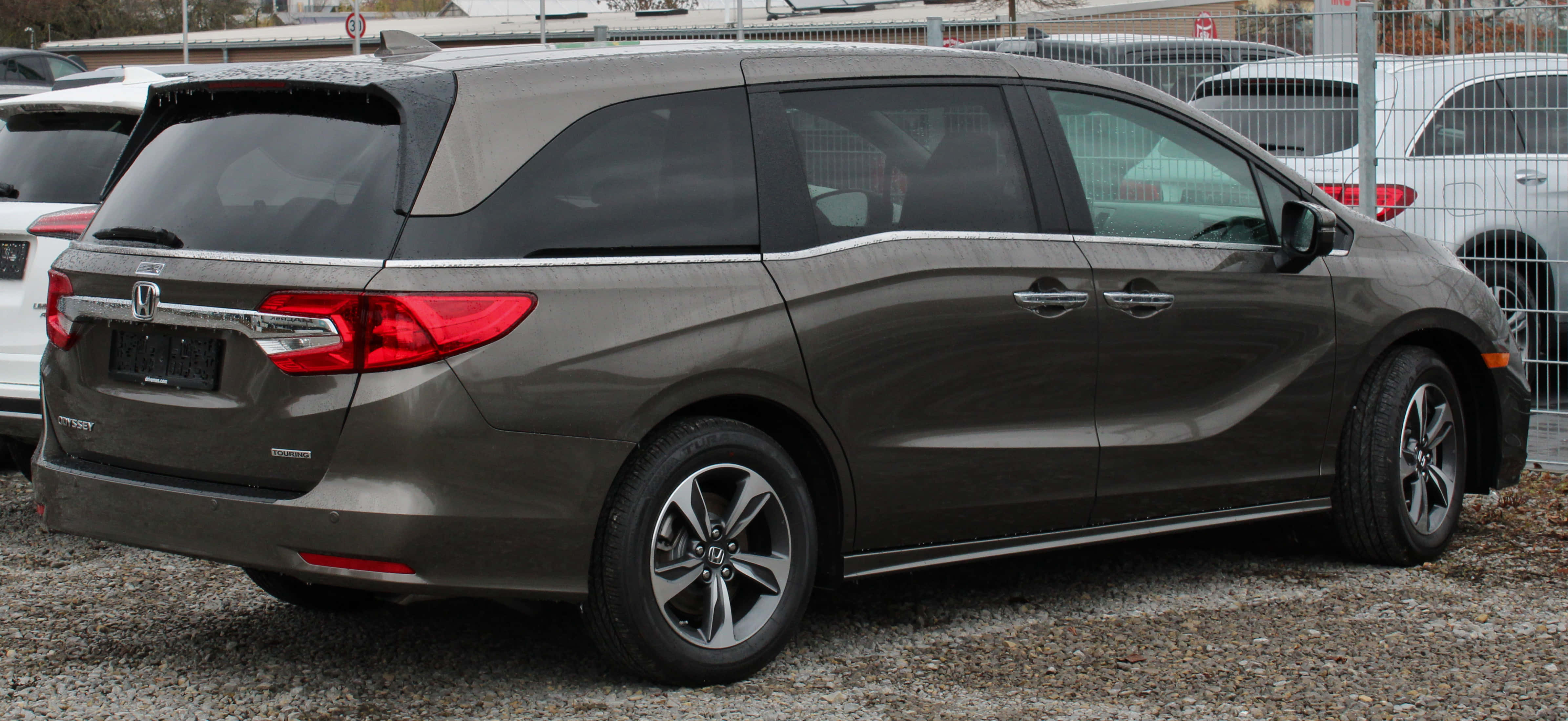 2021 Honda Odyssey, silver, red taillights, 4K Desktop Wallpaper