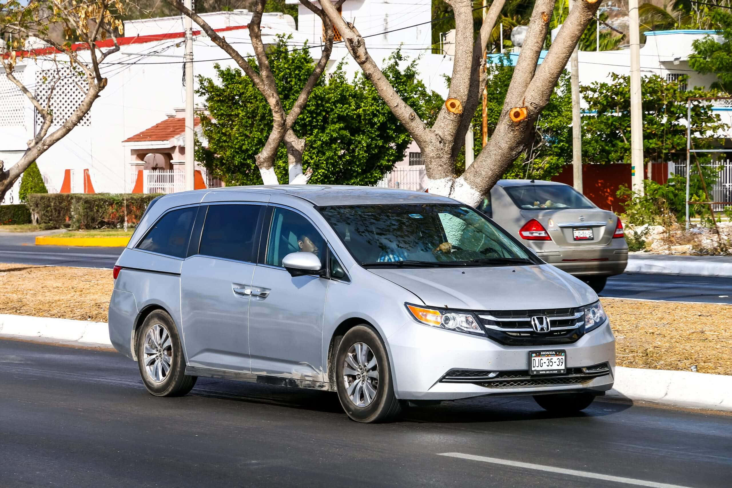 Honda Odyssey, silver, sunlit street, 2K Desktop Wallpaper