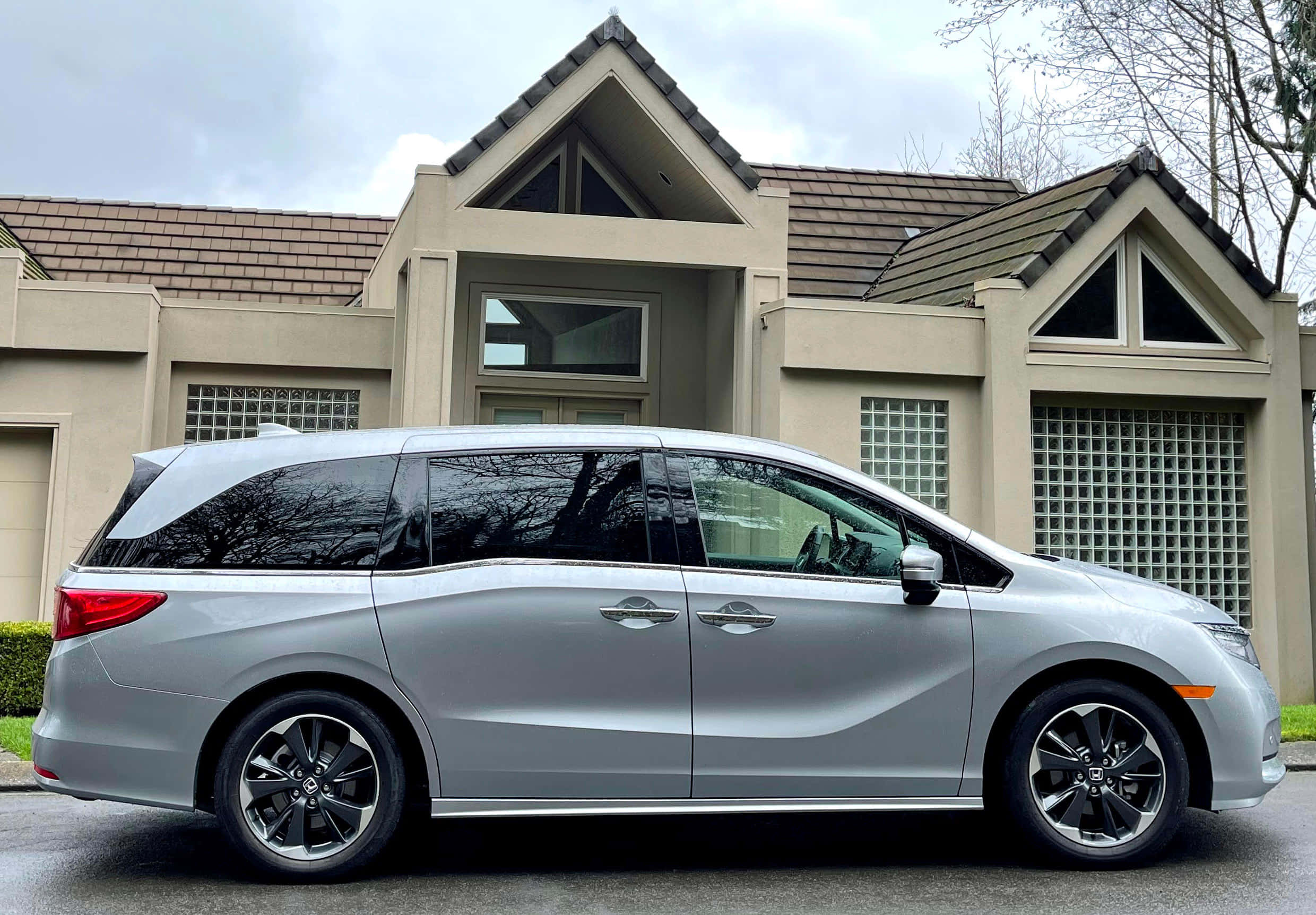 Honda Odyssey, silver, beige house, Full HD Desktop Wallpaper