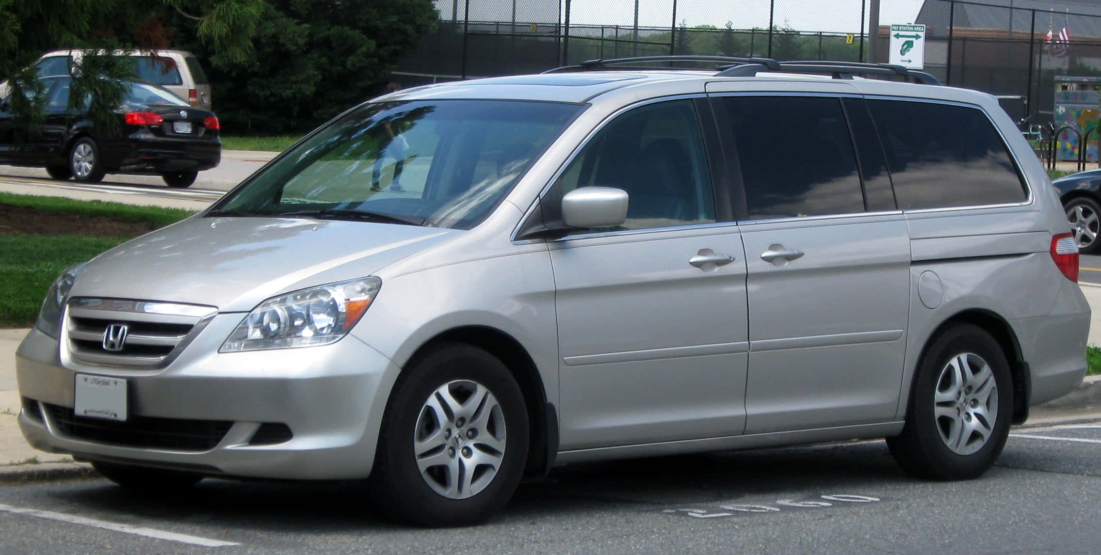 Honda Odyssey, silver, urban environment, Full HD Desktop Wallpaper