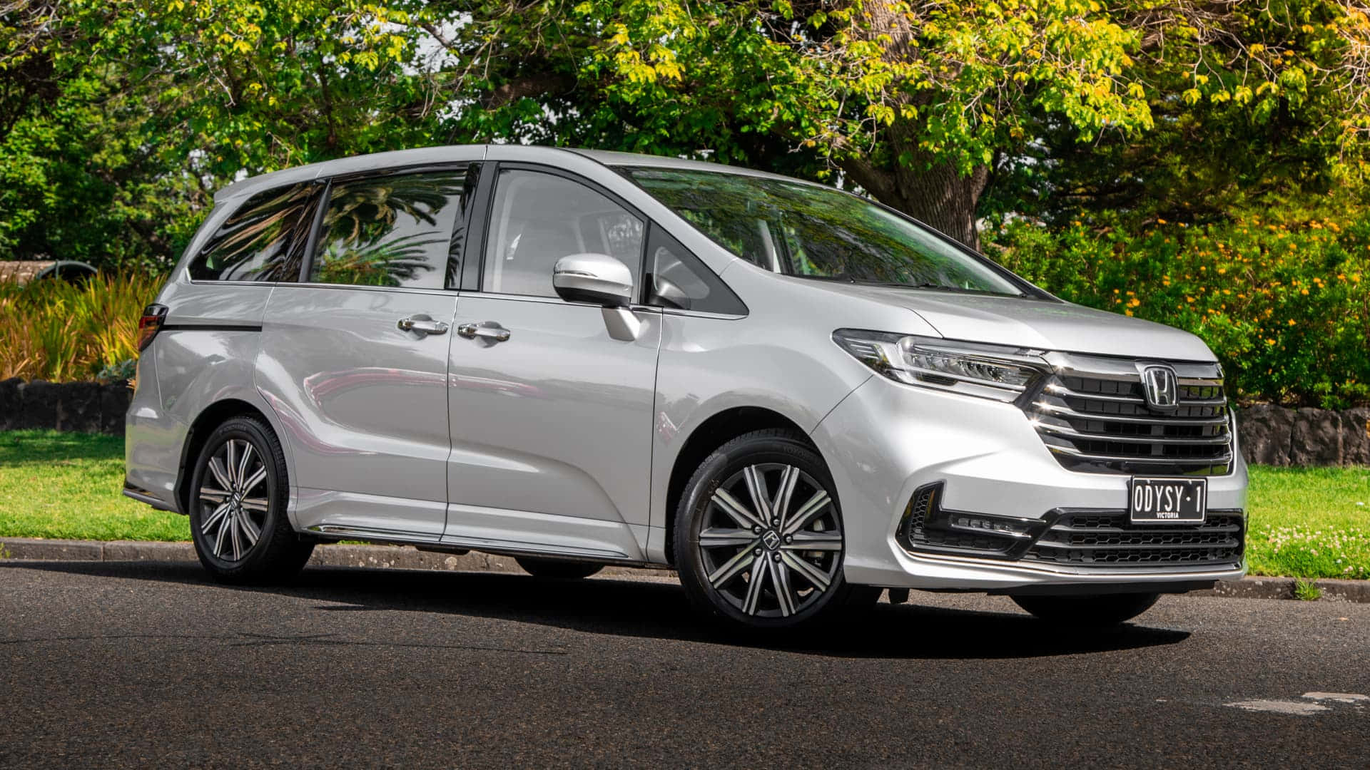 Honda Odyssey, silver, paved road, Full HD Desktop Wallpaper