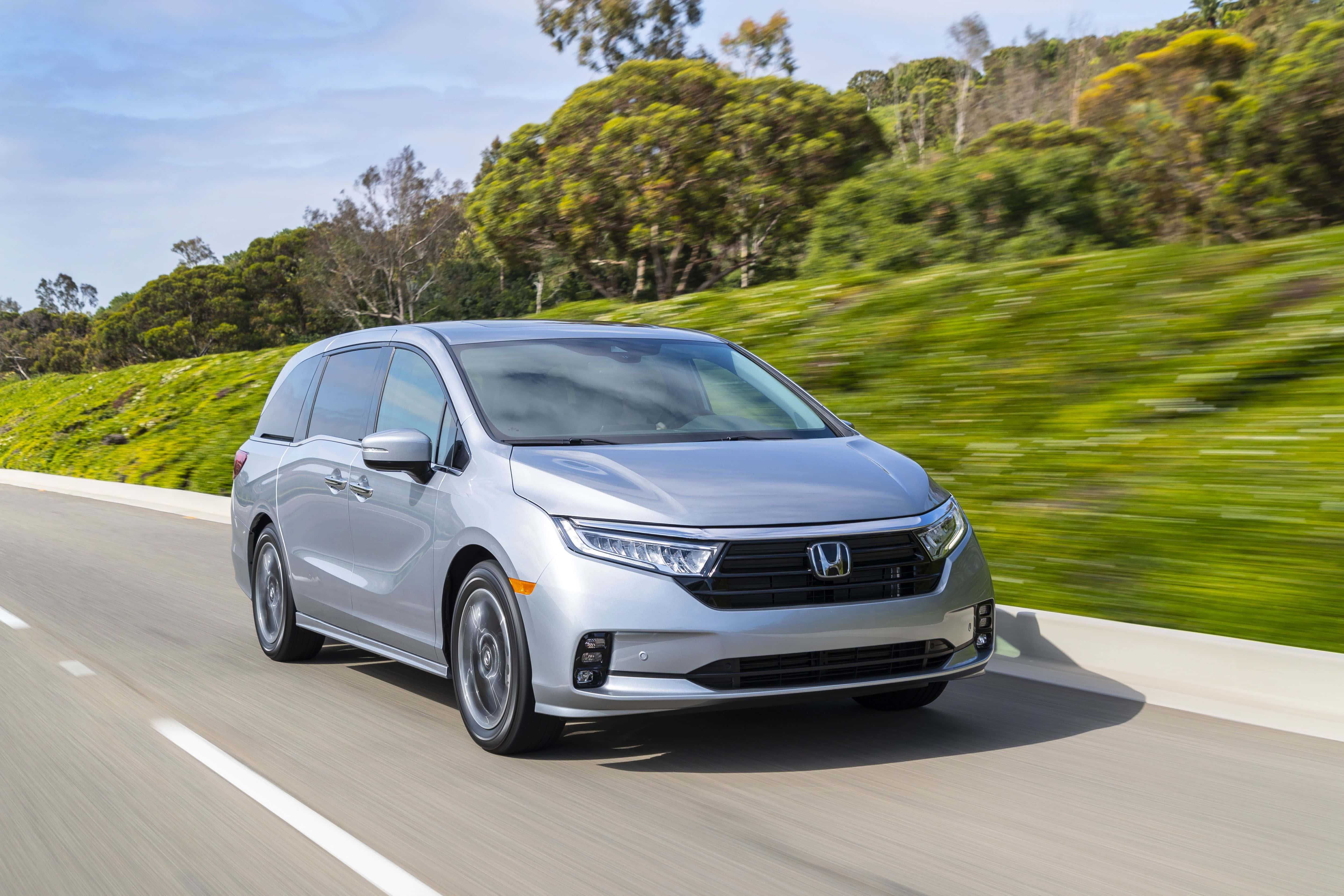 Honda Odyssey, silver, winding road, 4K Desktop Wallpaper
