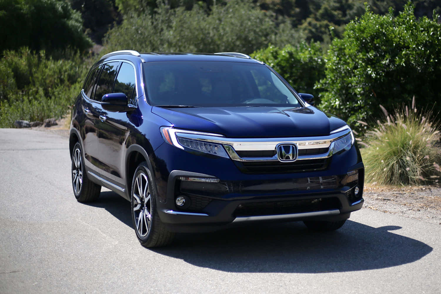 Honda Pilot, dark blue, sunlit asphalt road, HD Desktop Wallpaper