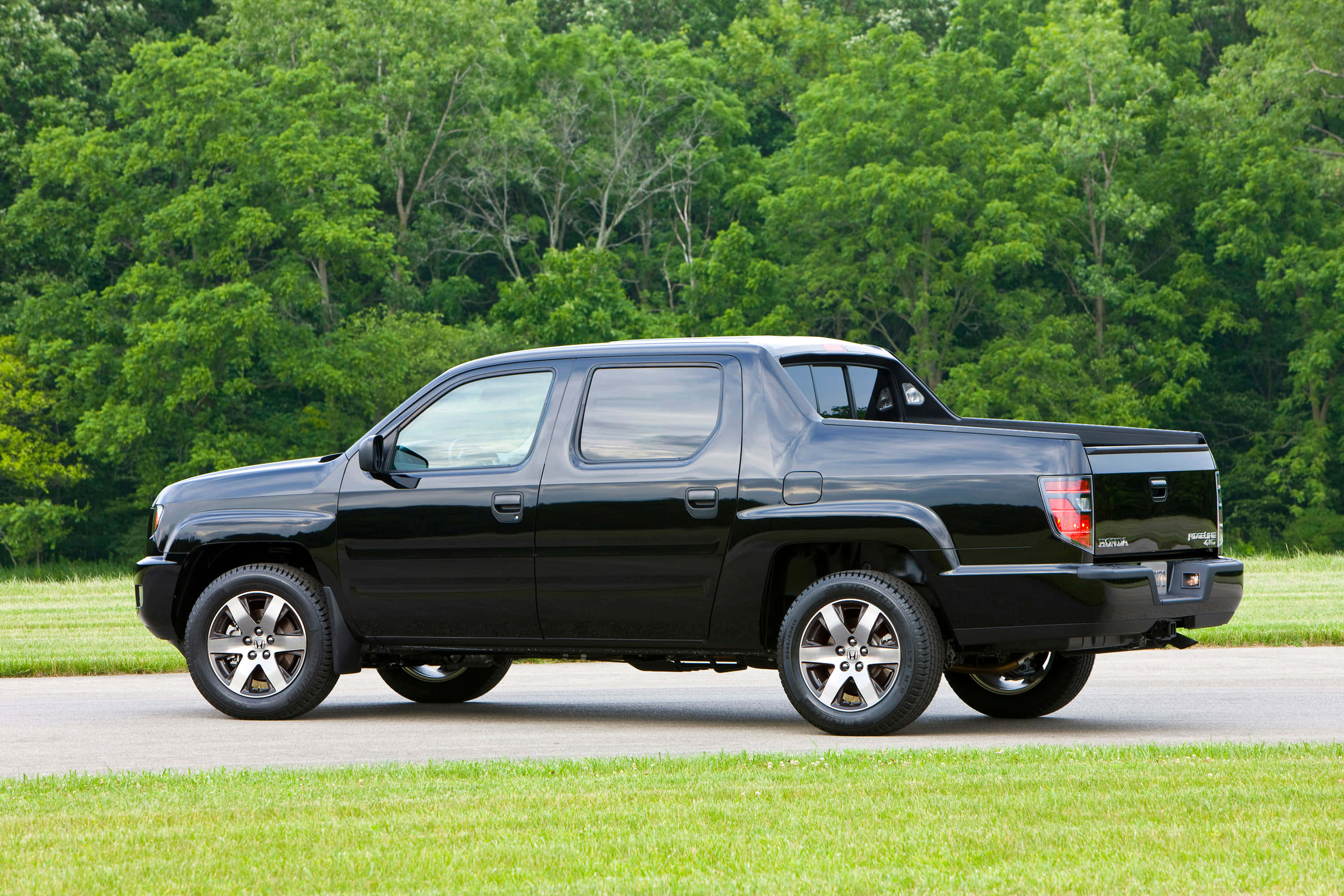 Honda Ridgeline, black, paved road, 2K Desktop Wallpaper