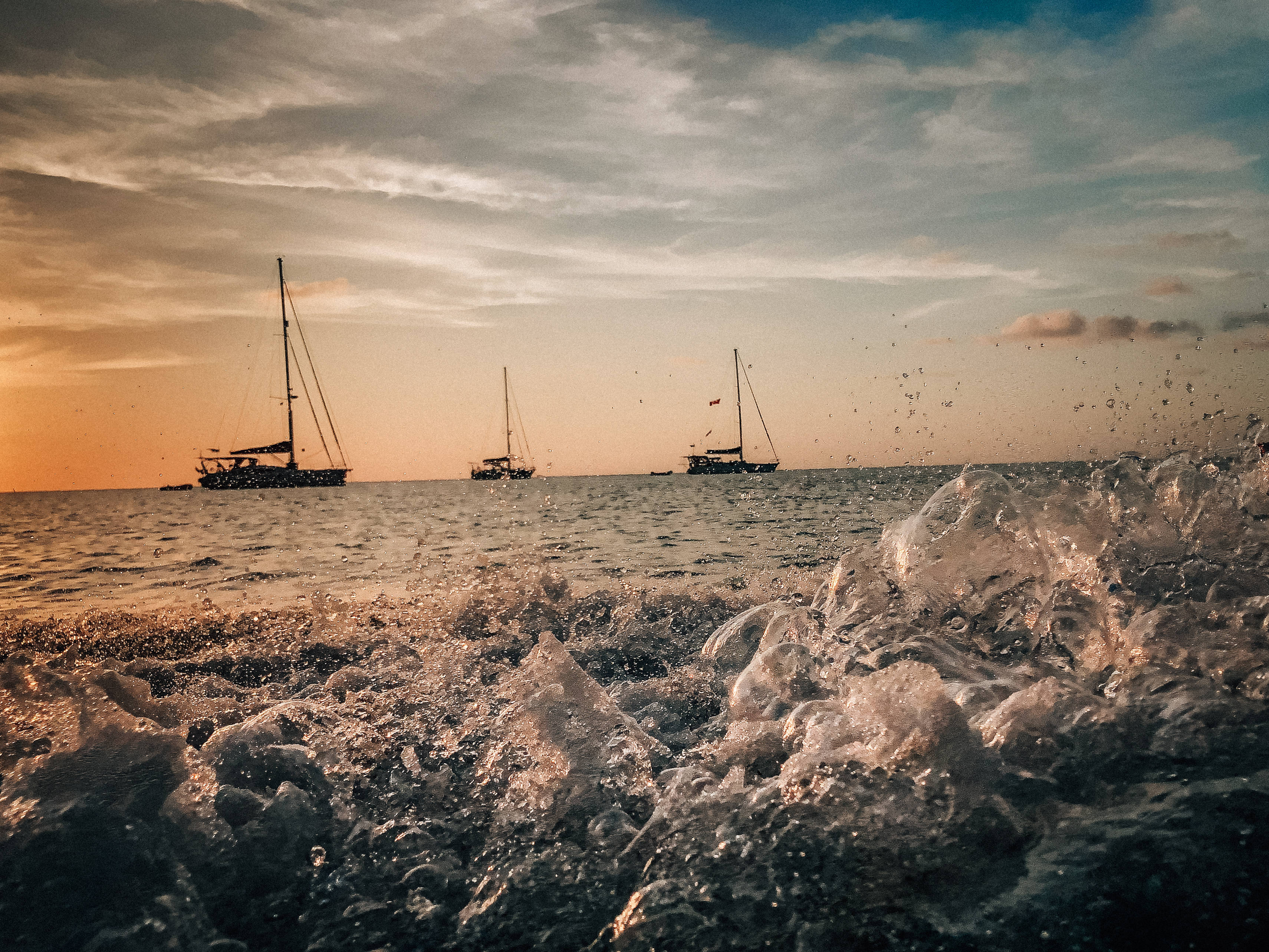 Honduras, Sunset, Waves, 2K Desktop Wallpaper