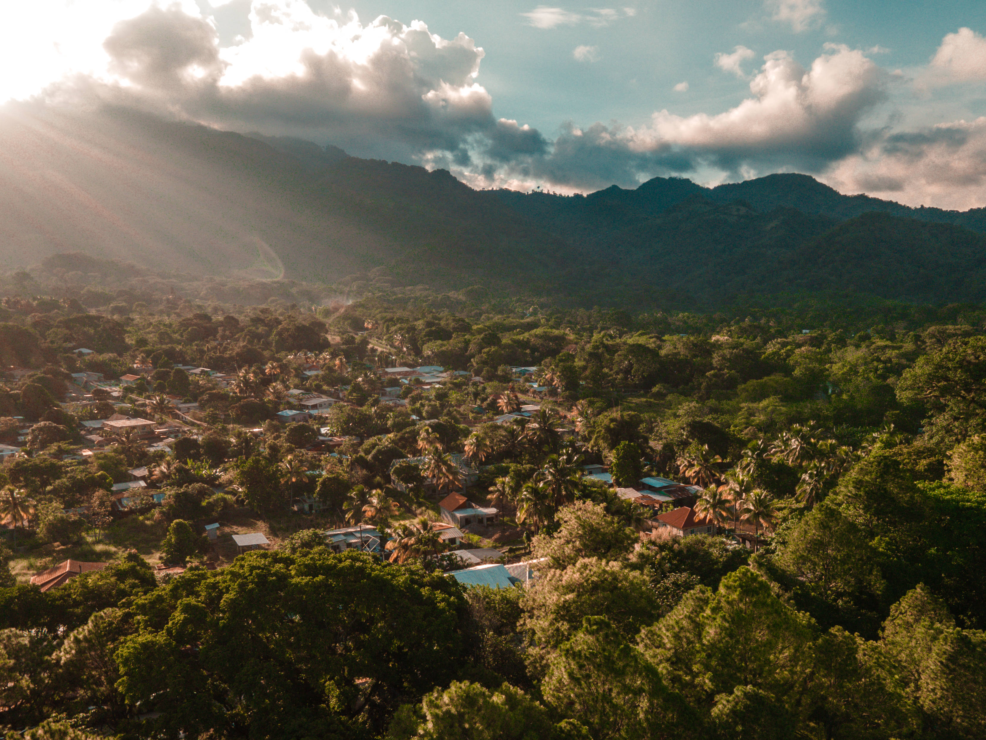 Honduras, Green Mountains, sunlight, 2K Desktop Wallpaper