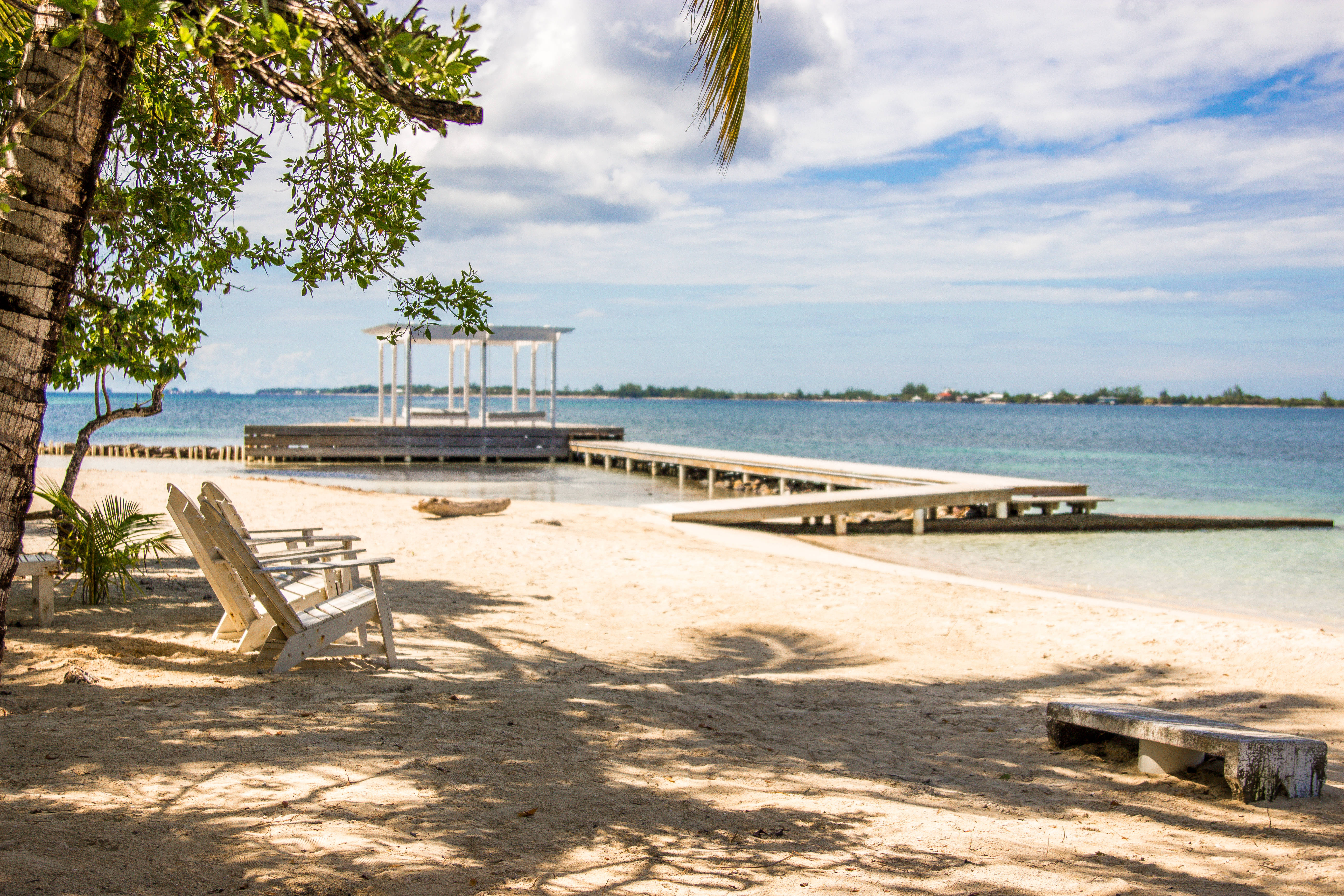 Honduras, peaceful island, sun-dappled beach, 5K Desktop Wallpaper