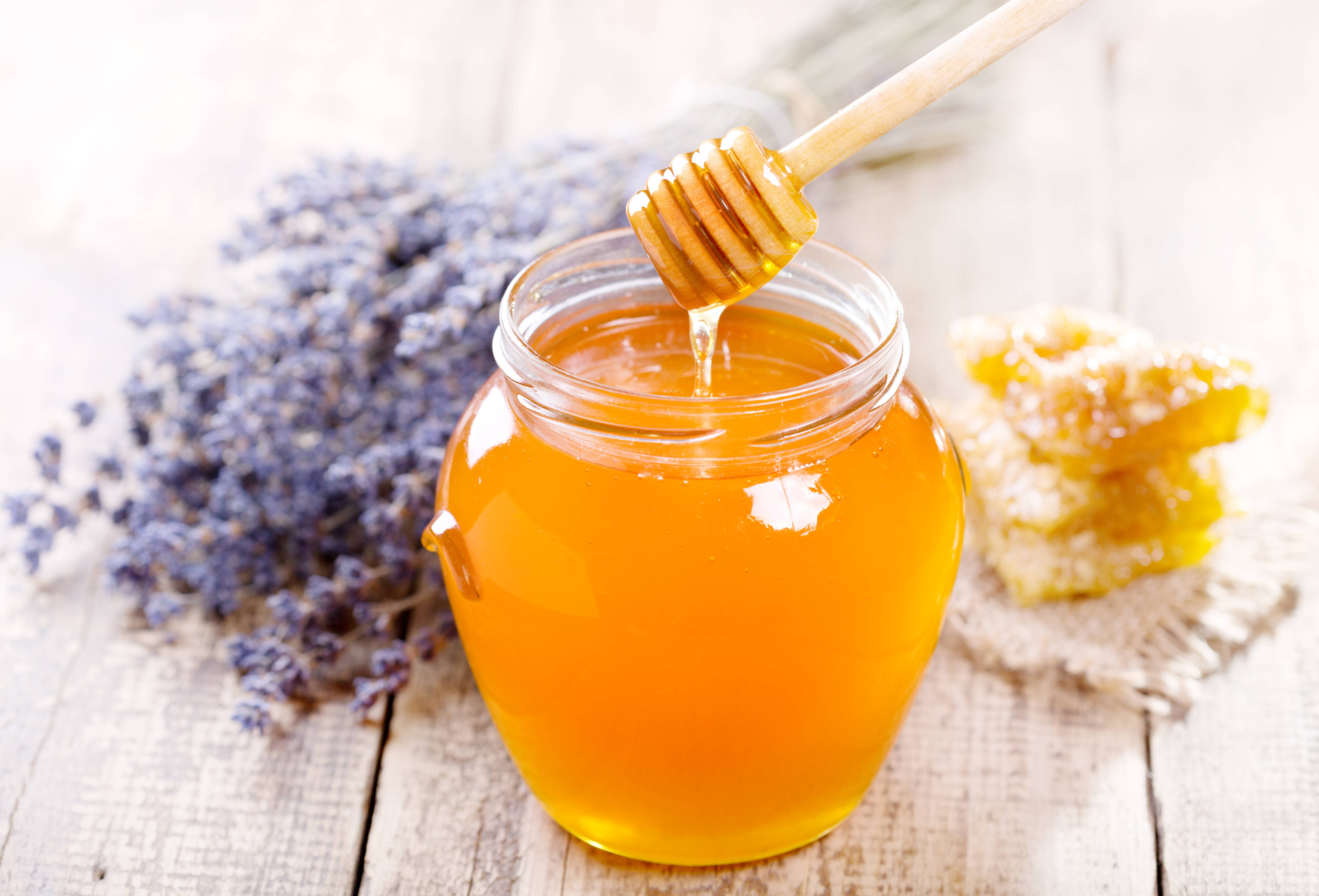 Lovely Honey Table Display, golden honey, wooden dipper, 4K Desktop Wallpaper