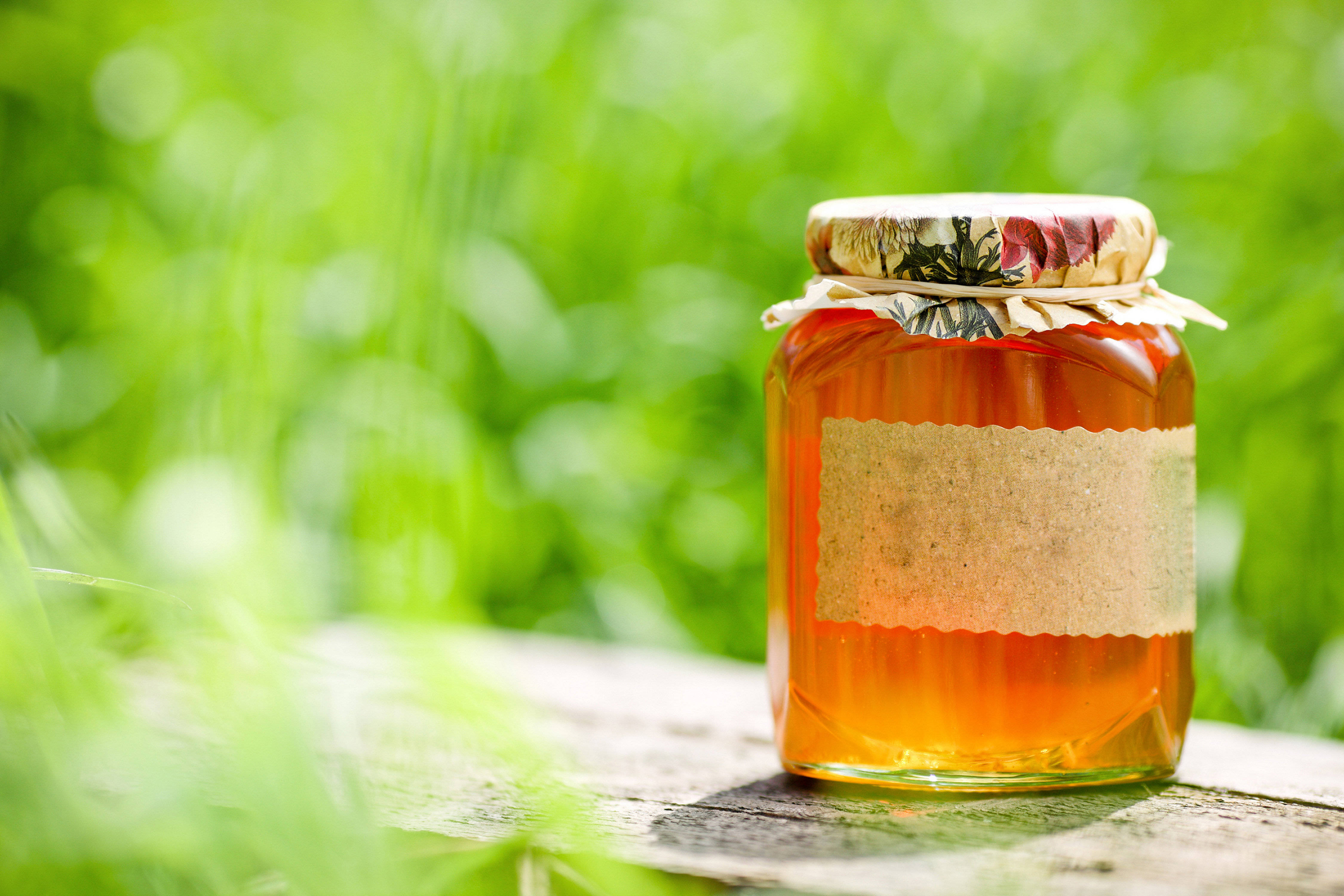 jar of fresh honey, glass jar, golden honey, 4K Desktop Wallpaper