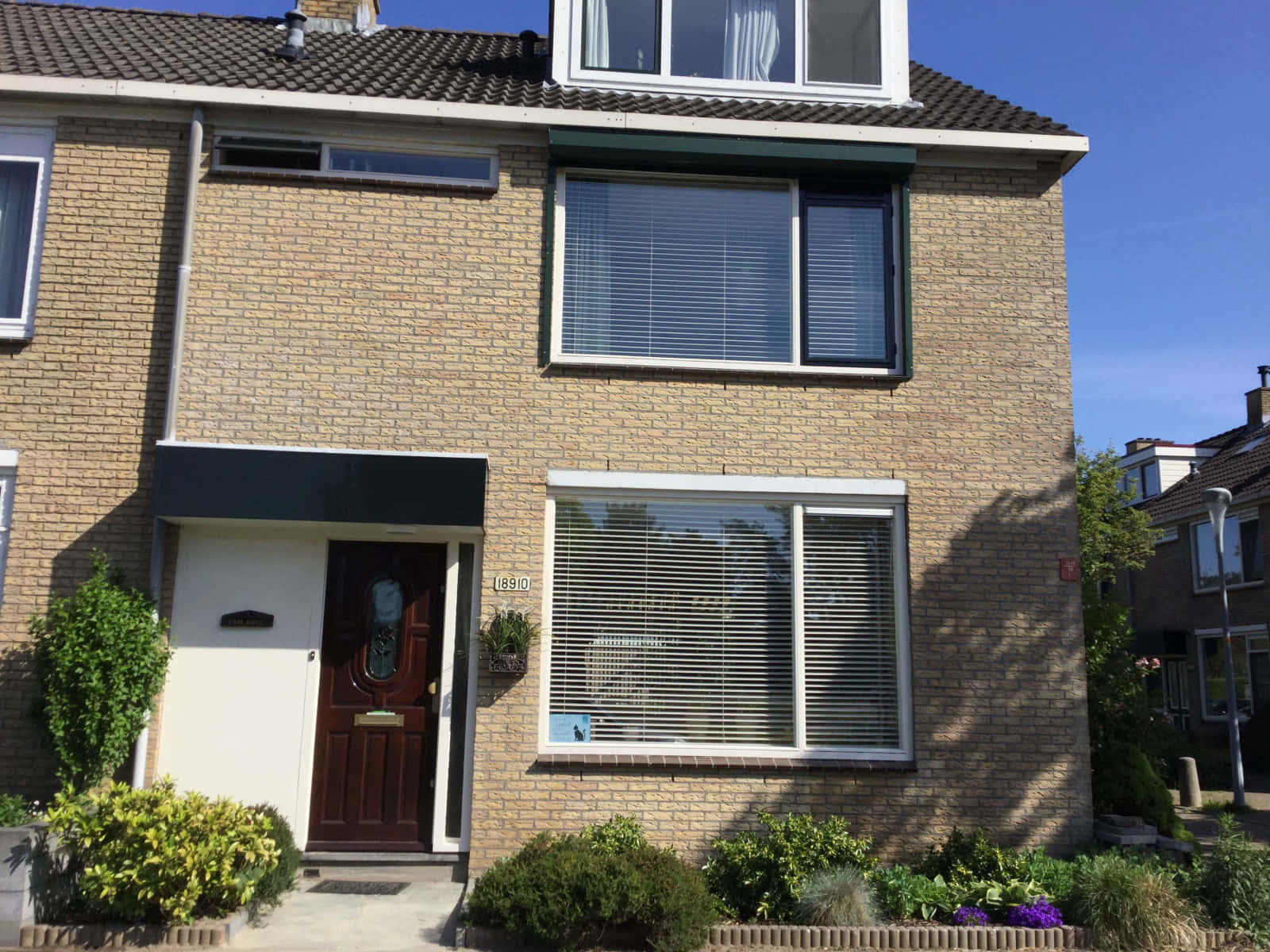 Hoofddorp, beige brick house, dark brown door, HD Desktop Wallpaper