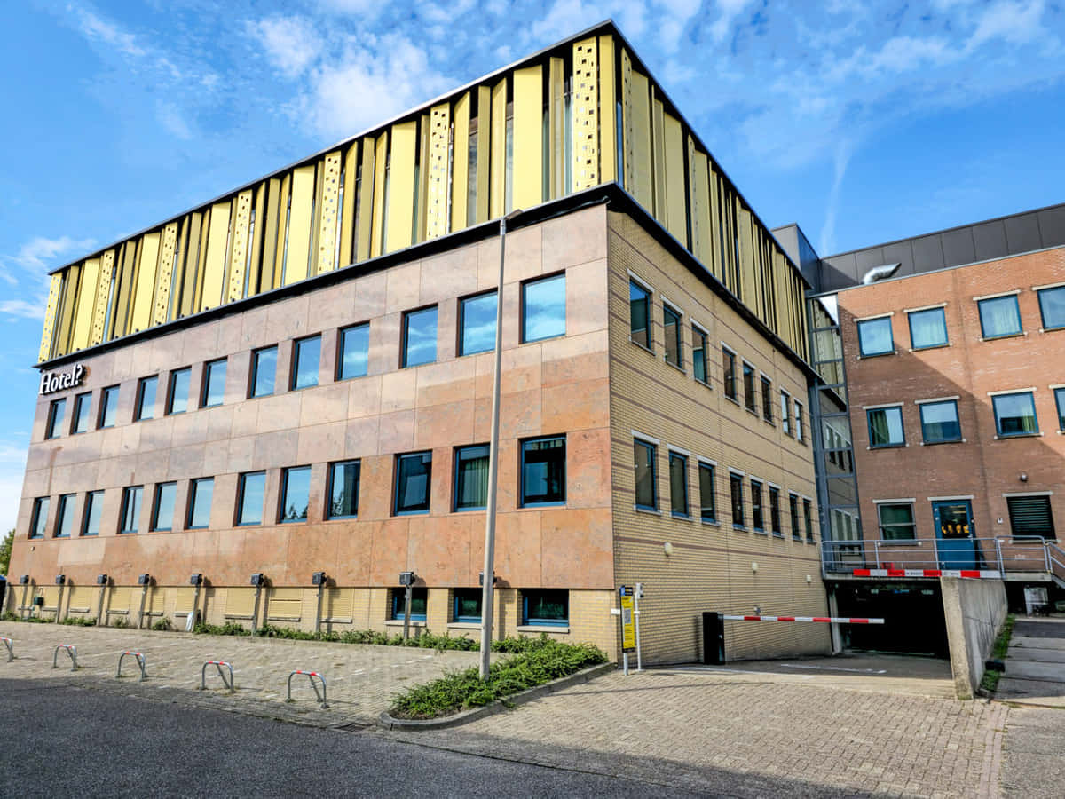 modern hotel building, Hoofddorp, bold yellow vertical panels, SD Desktop Wallpaper
