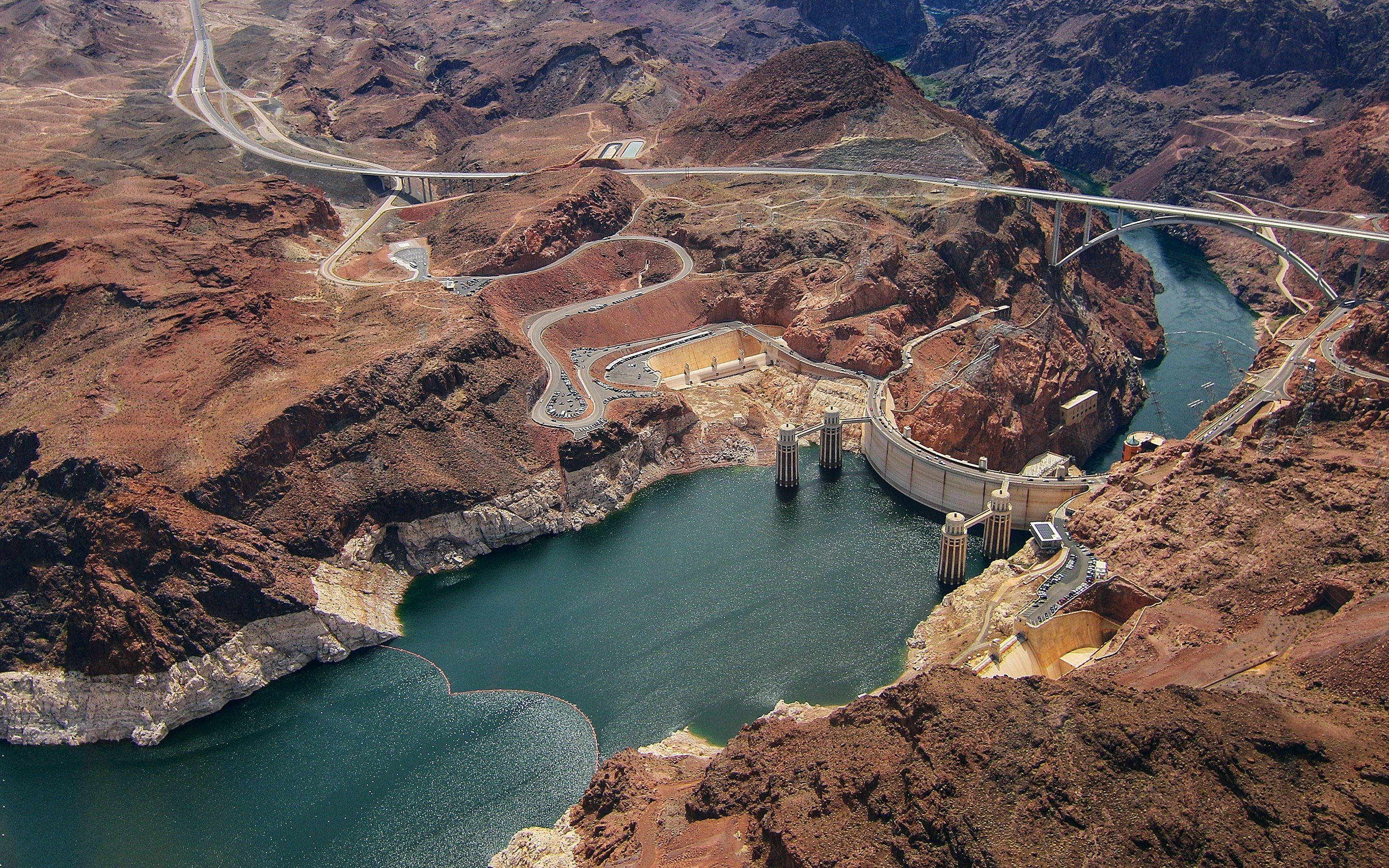 Hoover Dam, rugged red rock canyons, turquoise water, 2K Desktop Wallpaper