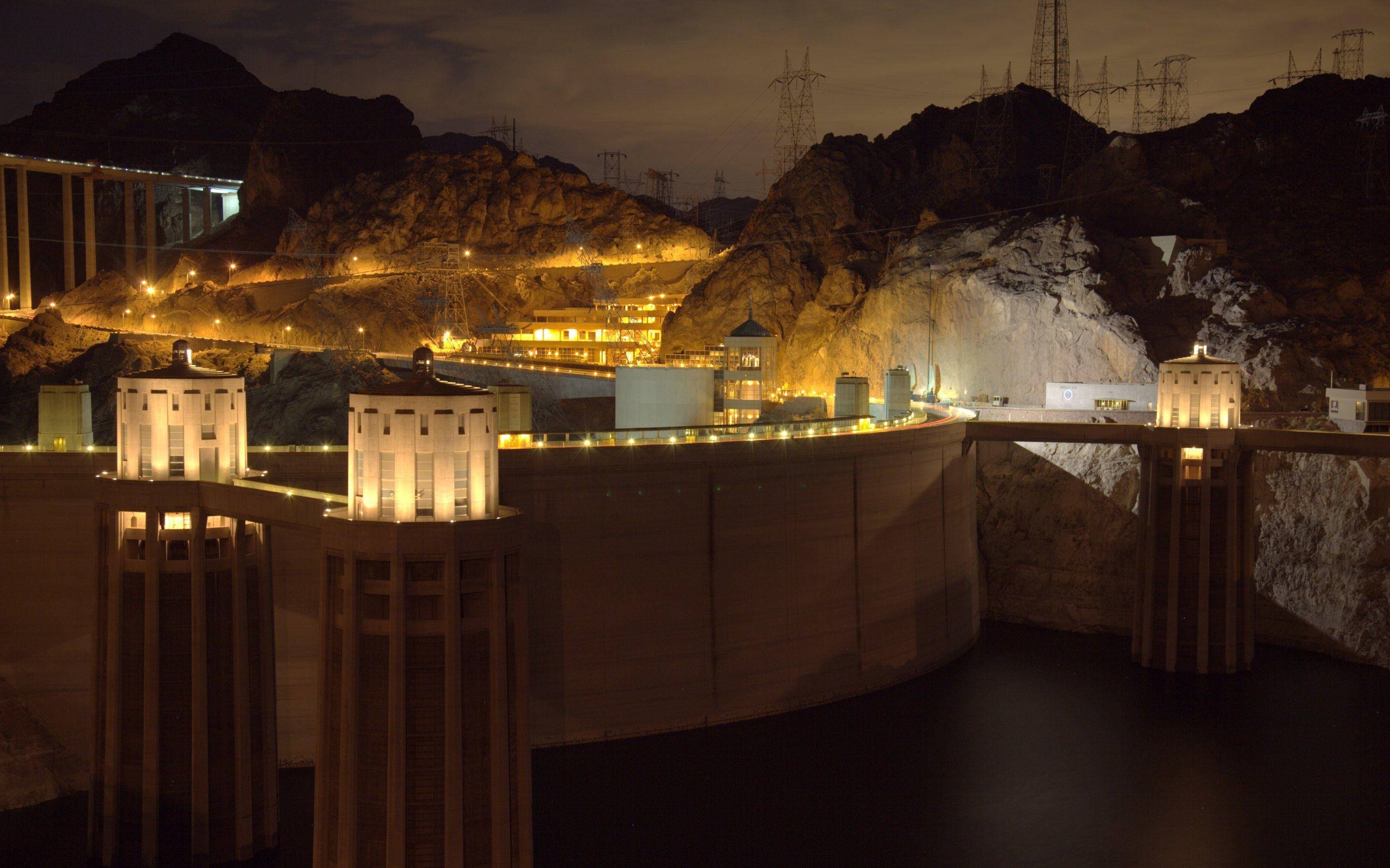 Hoover Dam, lights at night, glowing towers, 2K Desktop Wallpaper