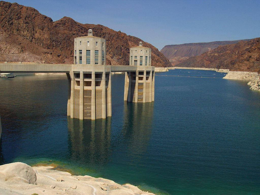 Hoover Dam, turquoise water, rugged brown canyon walls, SD Desktop Wallpaper