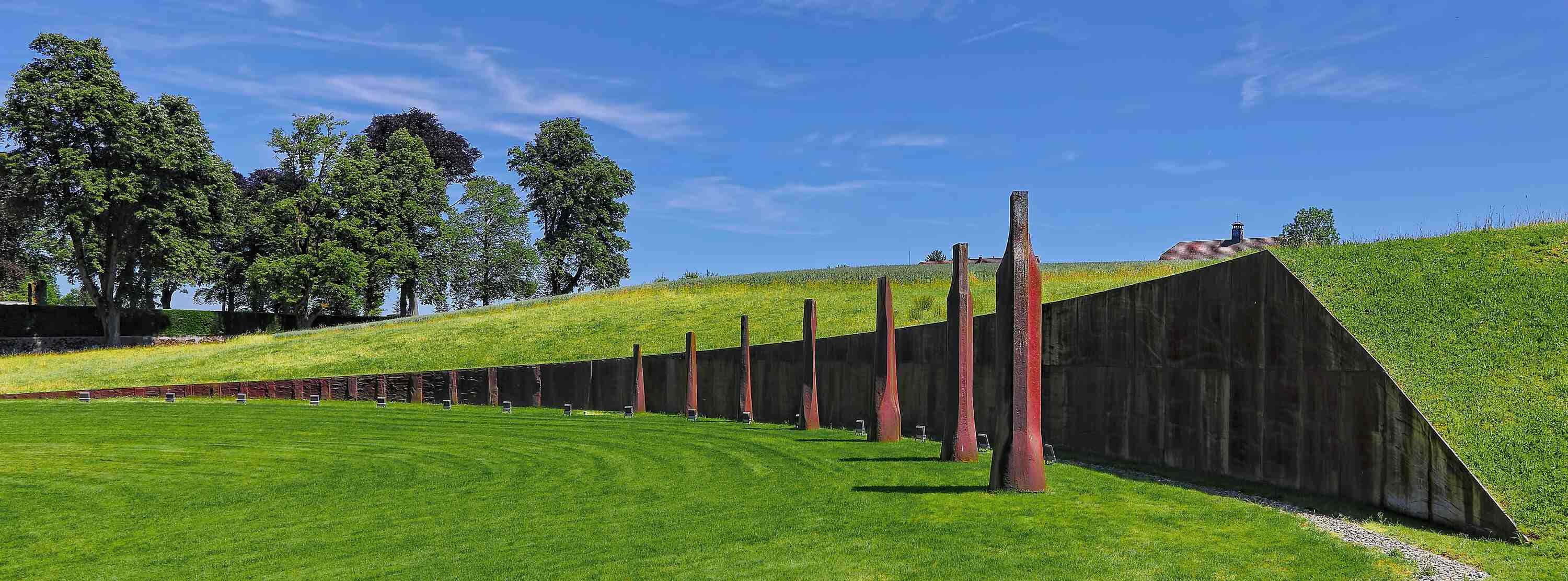 Horgen Switzerland, rusted metal pillars, manicured green lawn, 2K Desktop Wallpaper