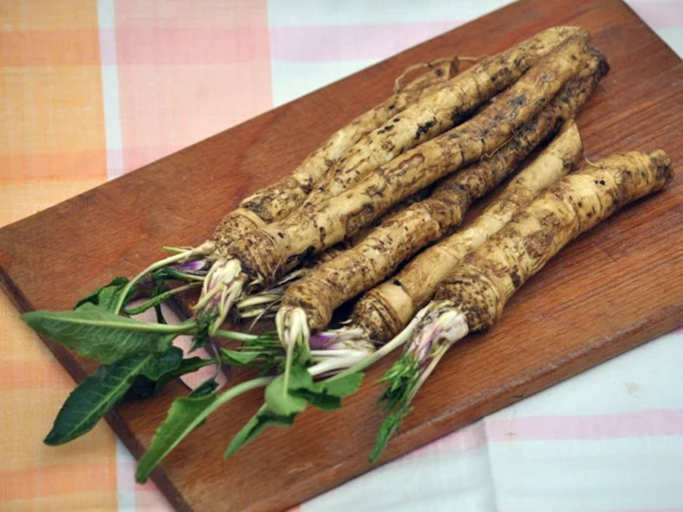 Horseradish, chopping board, wooden cutting board, HD Desktop Wallpaper