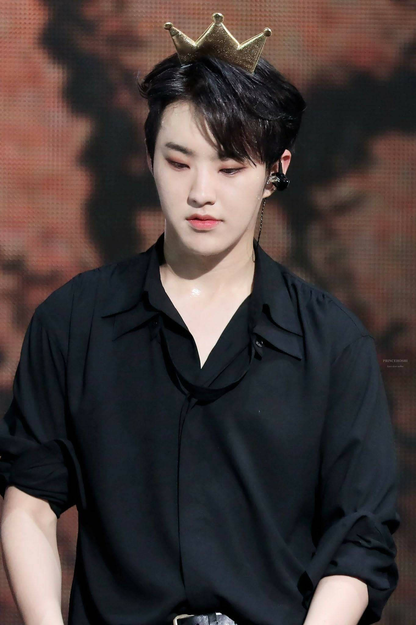 Hoshi, black shirt, gold crown, Full HD Phone Wallpaper