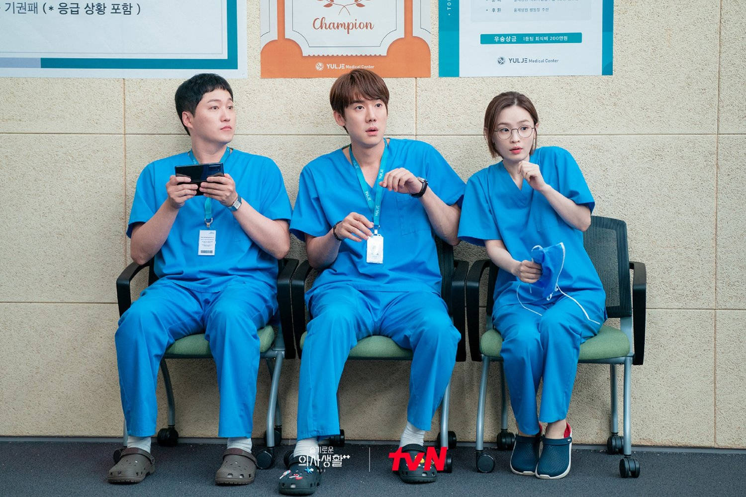 Hospital Playlist, blue scrubs, waiting area, HD Desktop Wallpaper