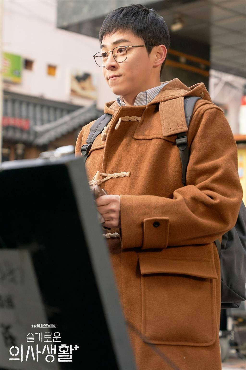 Hospital Playlist, young Ik-Jun, brown duffle coat, HD Phone Wallpaper