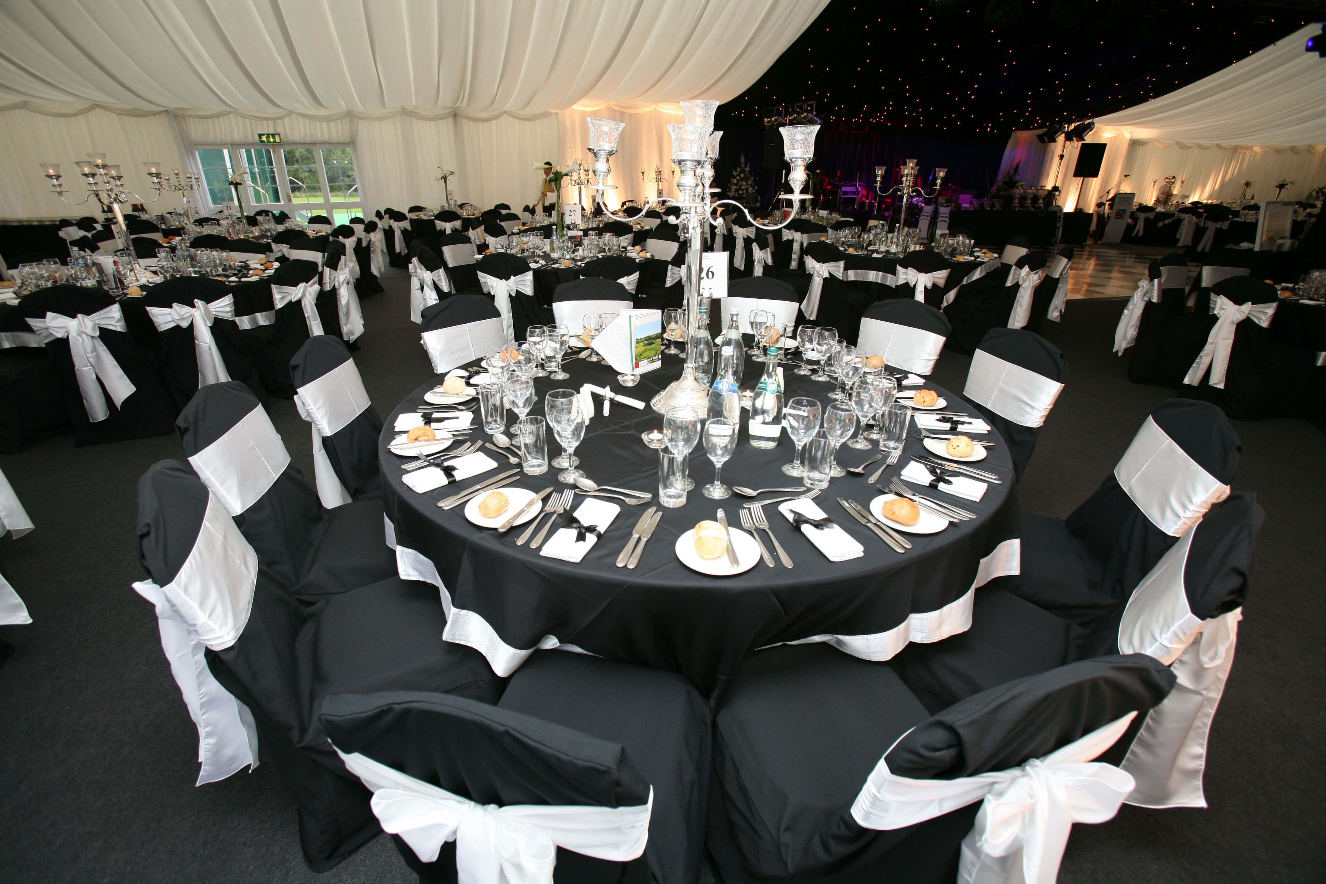 Hospitality, black and white banquet hall, round tables, 4K Desktop Wallpaper