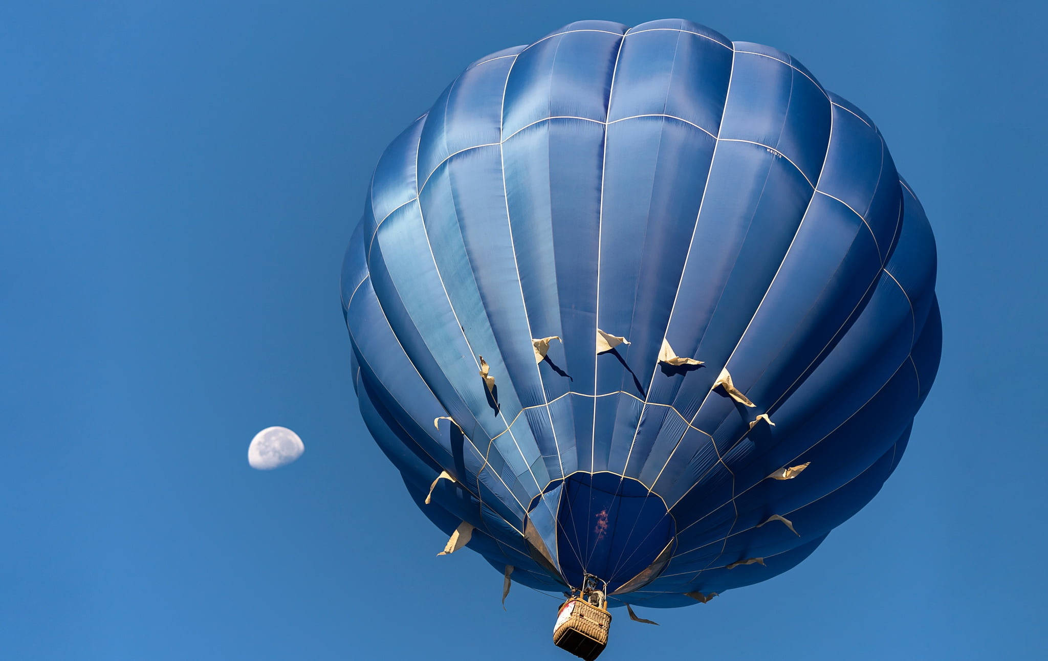 hot air balloon, crescent moon, deep blue, Full HD Desktop Wallpaper