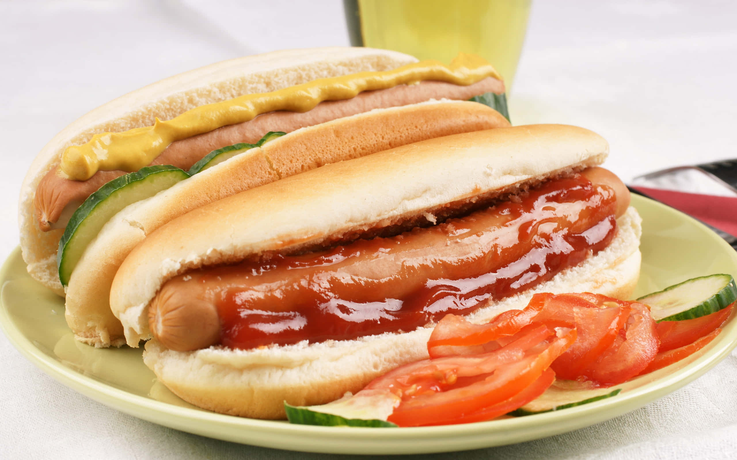 classic hot dog, ketchup, mustard, 2K Desktop Wallpaper