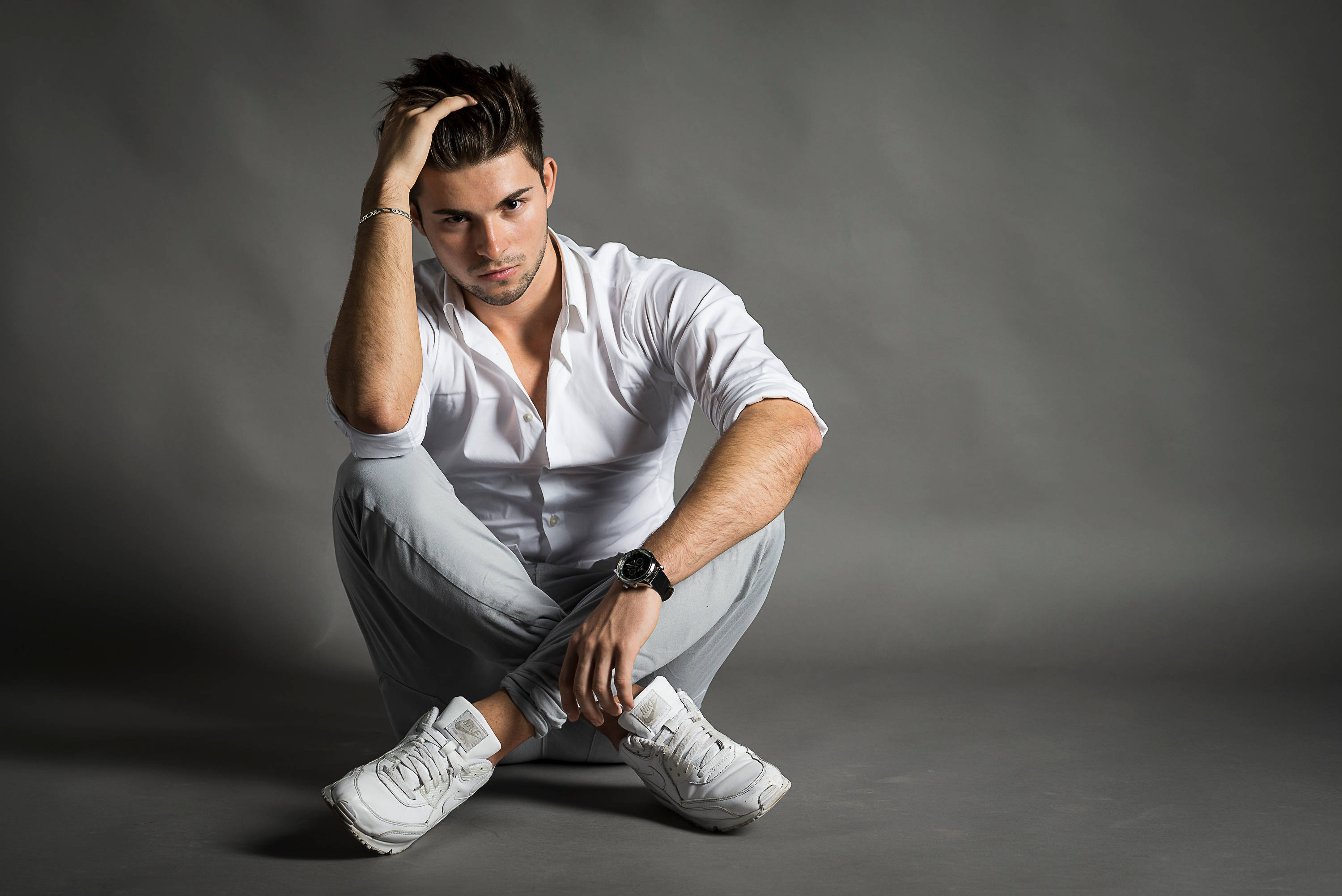 hot guy, white shirt, sneakers, 2K Desktop Wallpaper
