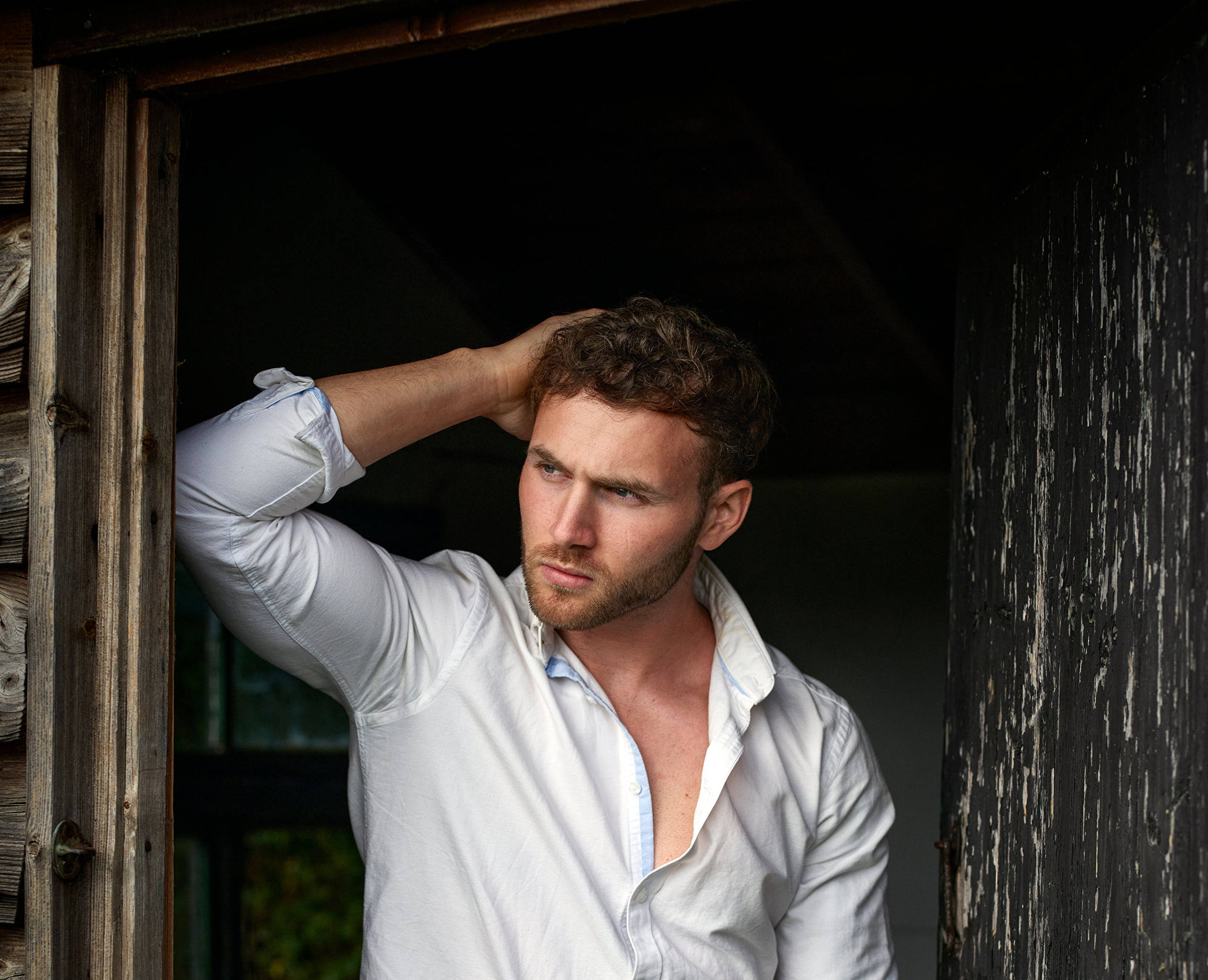 hot guy, white polo, rustic wooden doorway, 2K Desktop Wallpaper