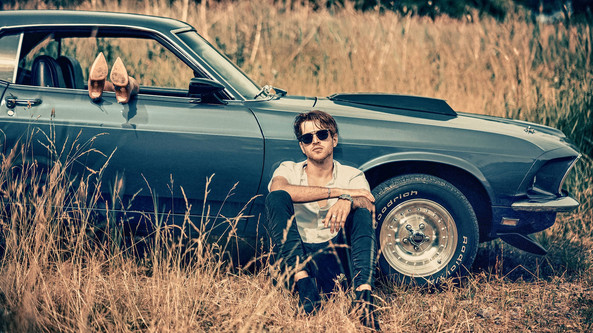 vintage teal muscle car, sunglasses, high heels, Full HD Desktop Wallpaper