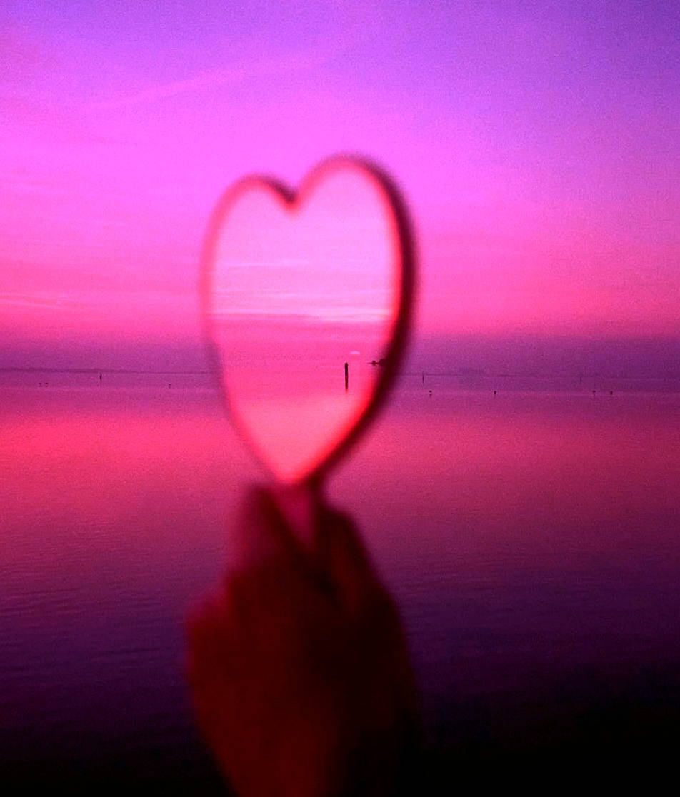 hot pink aesthetic, heart-shaped mirror, vibrant pink, SD Phone Wallpaper