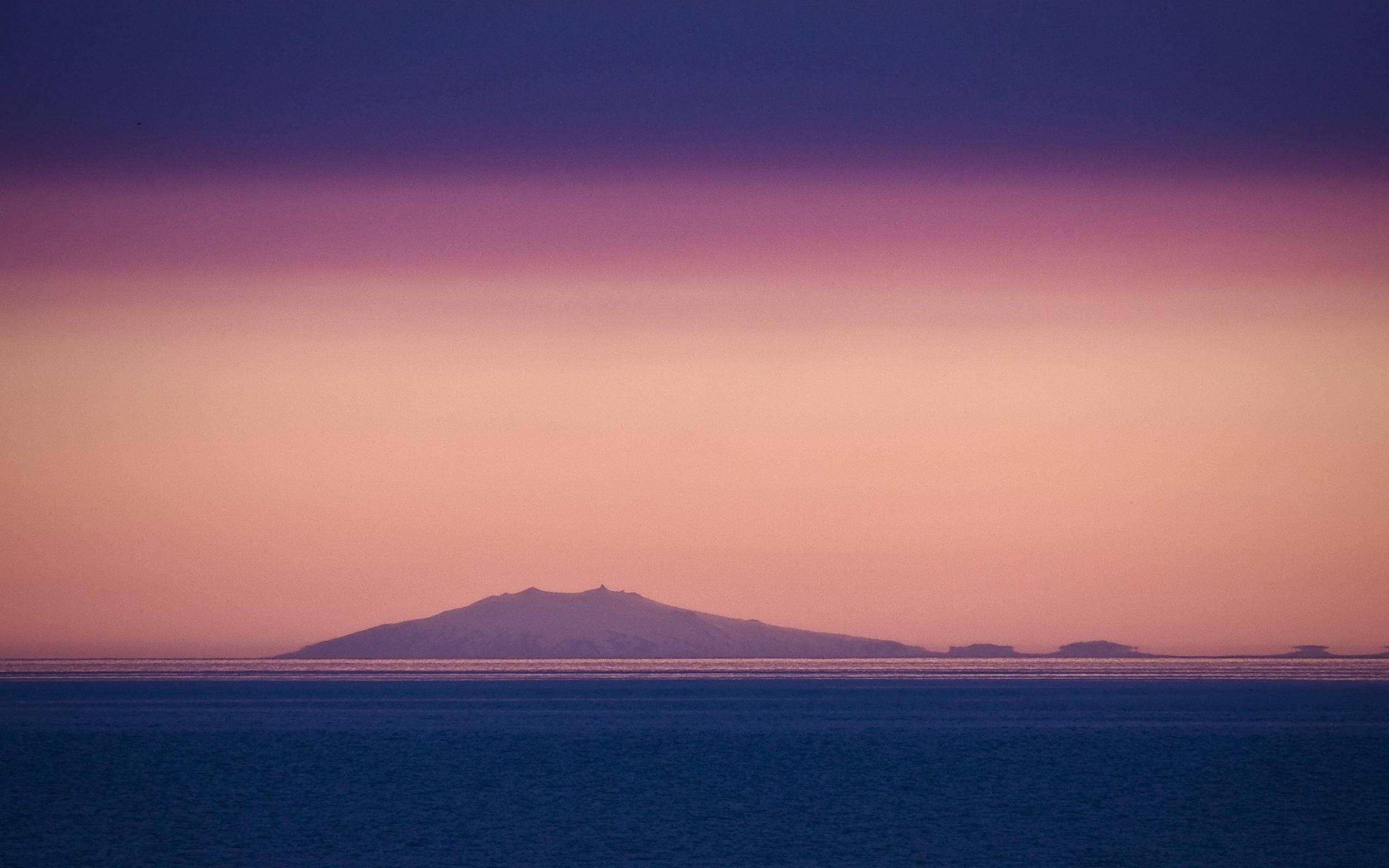 Soft Mountain Sky, mountain island, gradient sky, 2K Desktop Wallpaper
