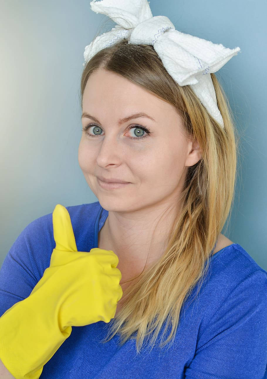 housekeeper, white towel bow, yellow cleaning glove, HD Phone Wallpaper