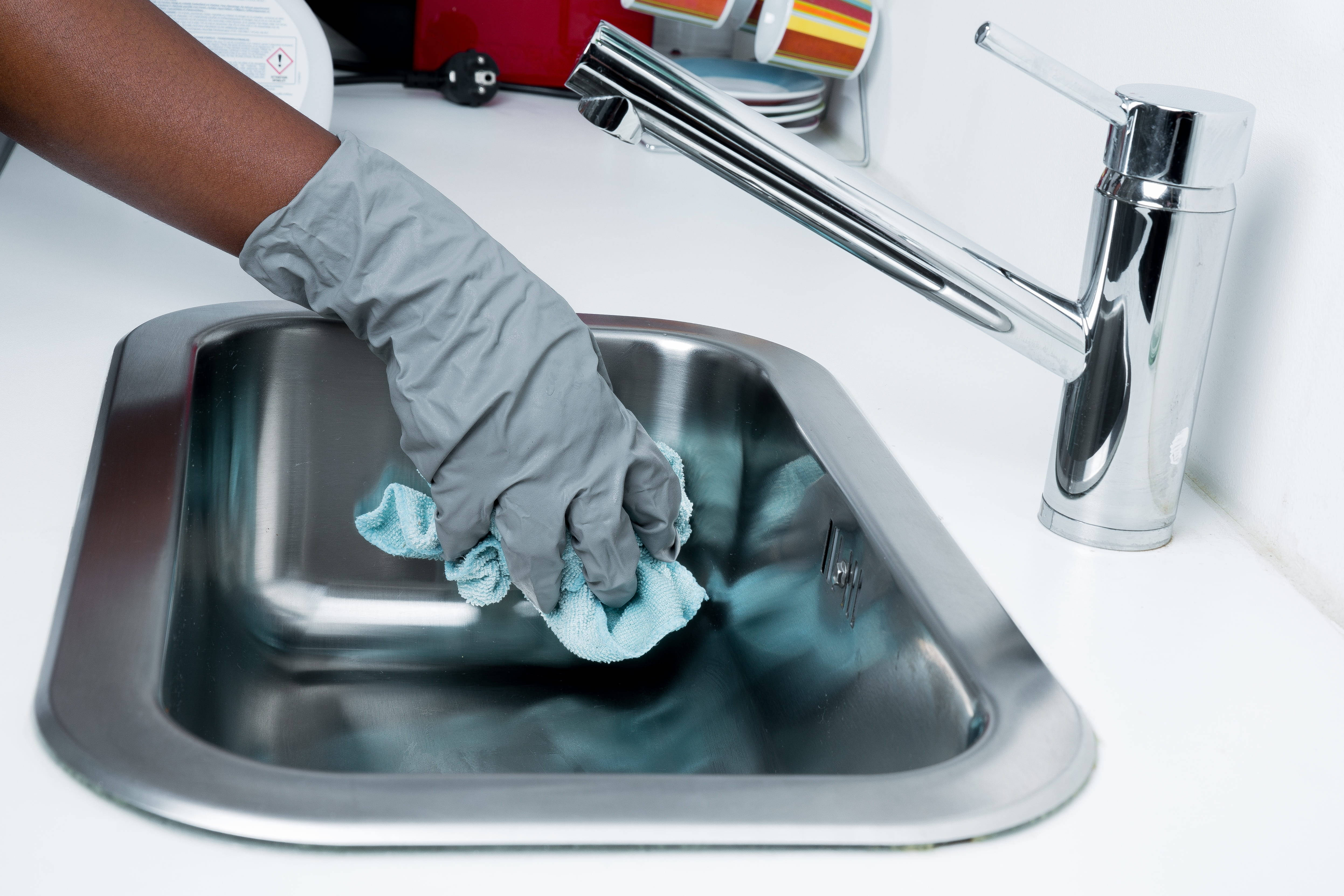 gloved hand, stainless steel kitchen sink, blue cloth, 4K Desktop Wallpaper