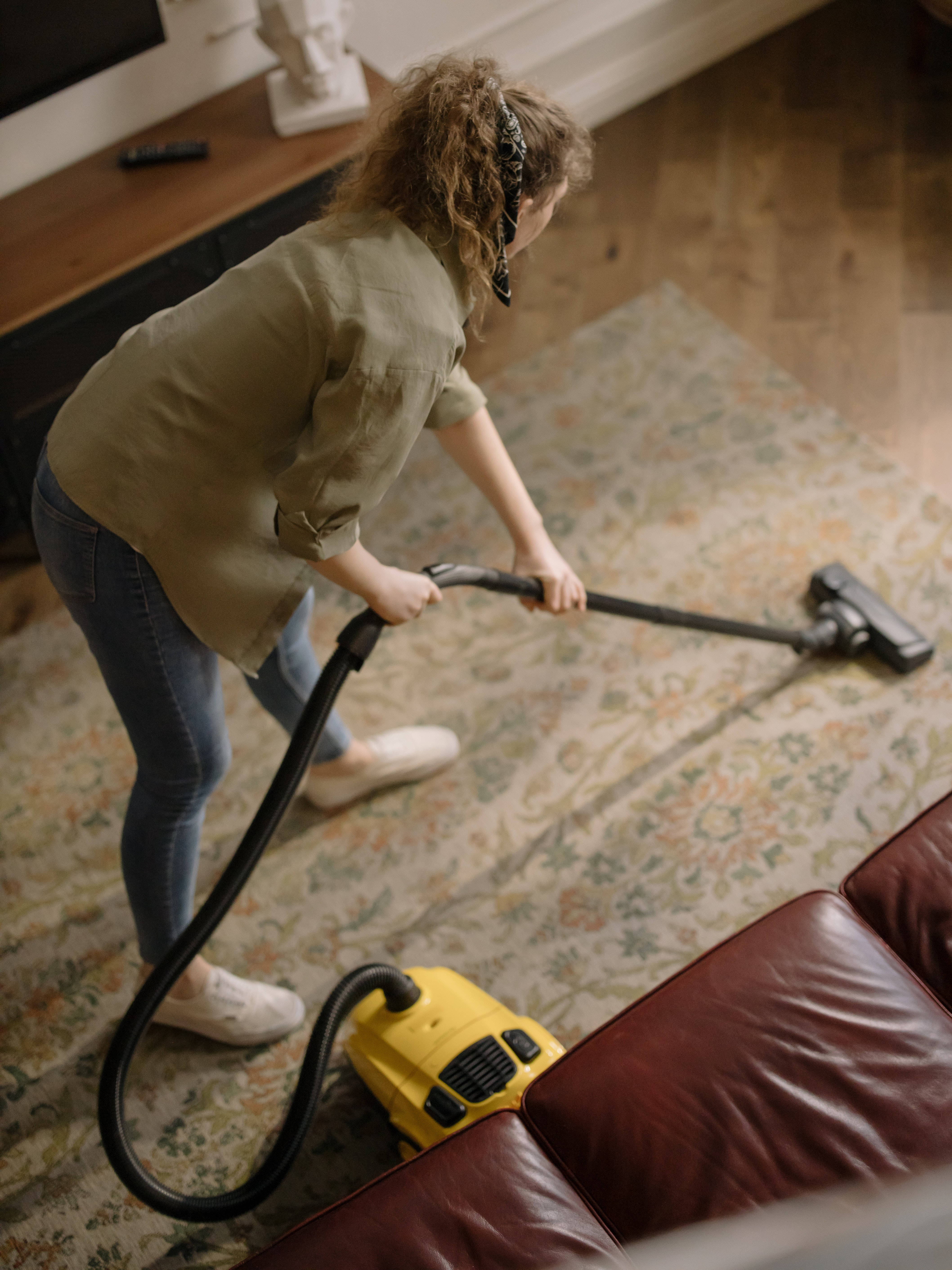 housekeeper, floral rug, cozy living room, 5K Phone Wallpaper