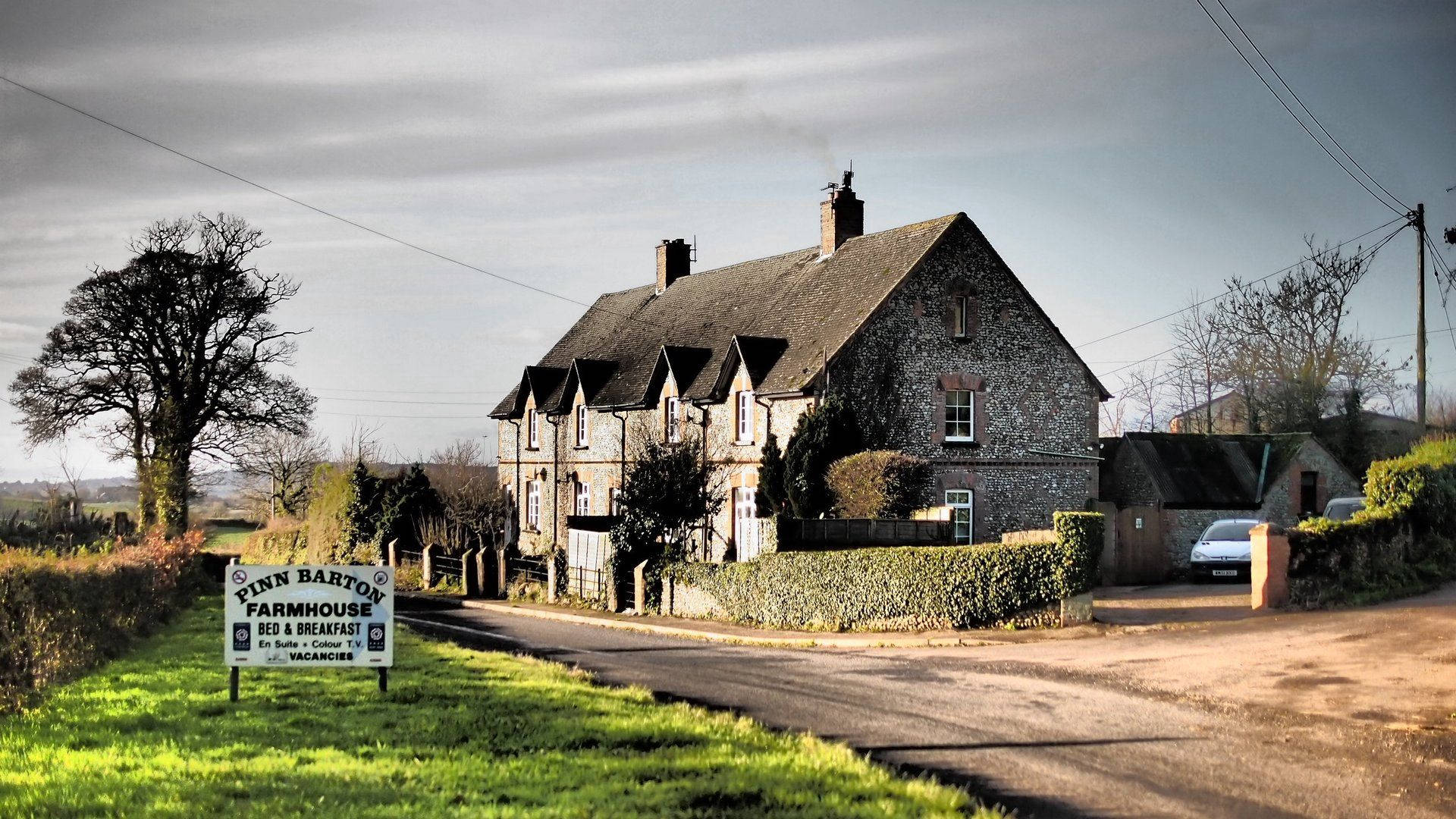 roadside stone house, rustic stone farmhouse, slate roof, Full HD Desktop Wallpaper