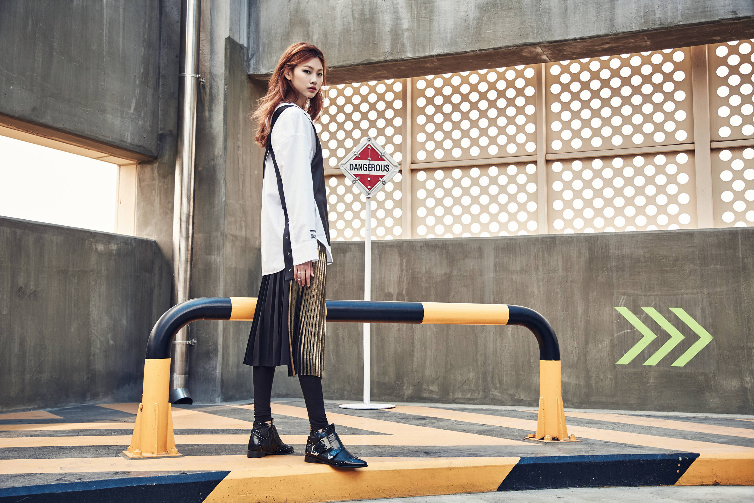 Hoyeon Jung, white blazer, striped skirt, Full HD Desktop Wallpaper
