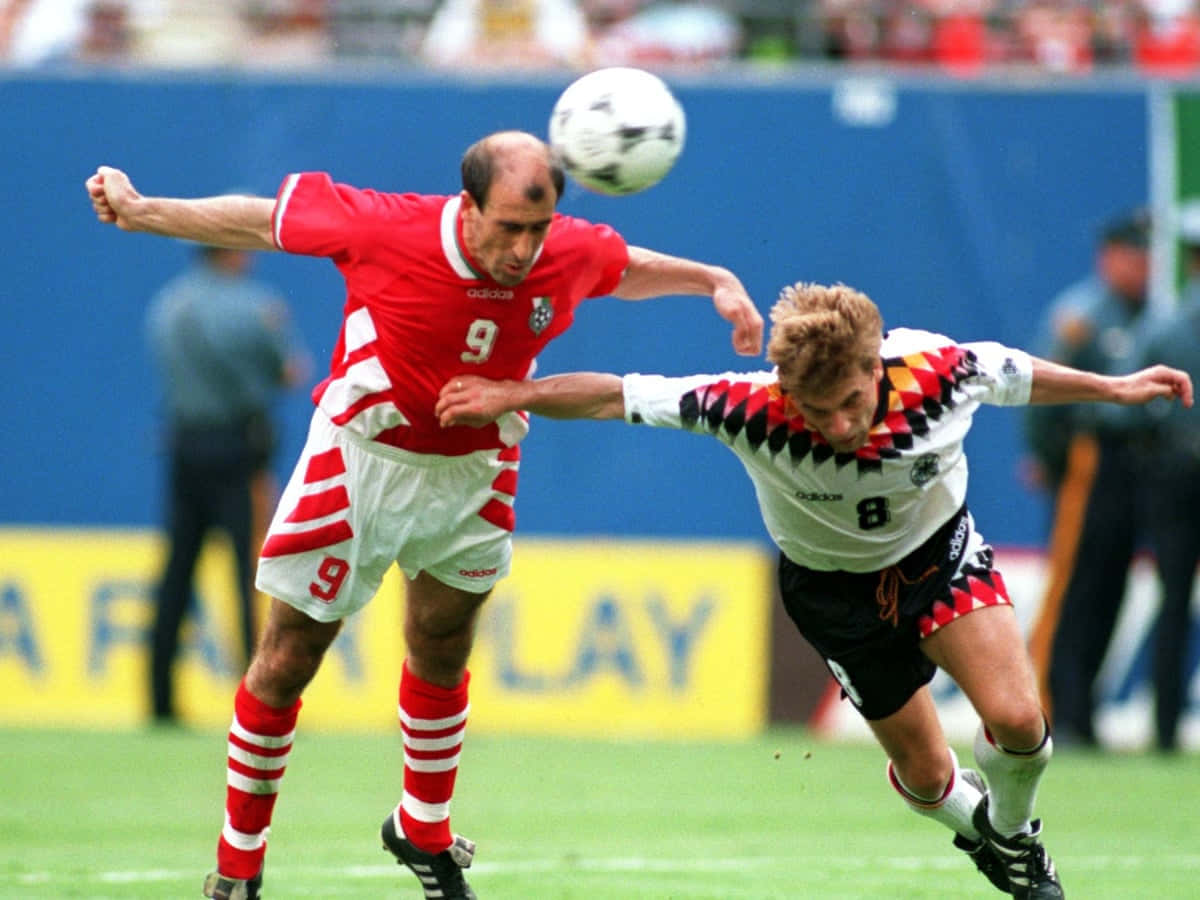 Hristo Stoichkov, 1994 FIFA World Cup, vibrant green field, SD Desktop Wallpaper