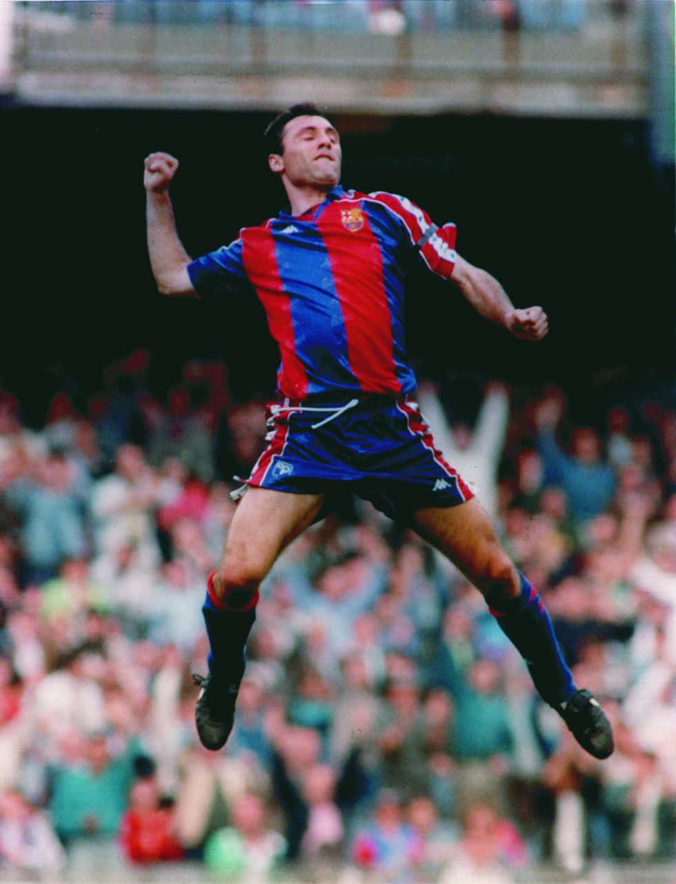Hristo Stoichkov, red and blue stripes, leaps midair, HD Phone Wallpaper